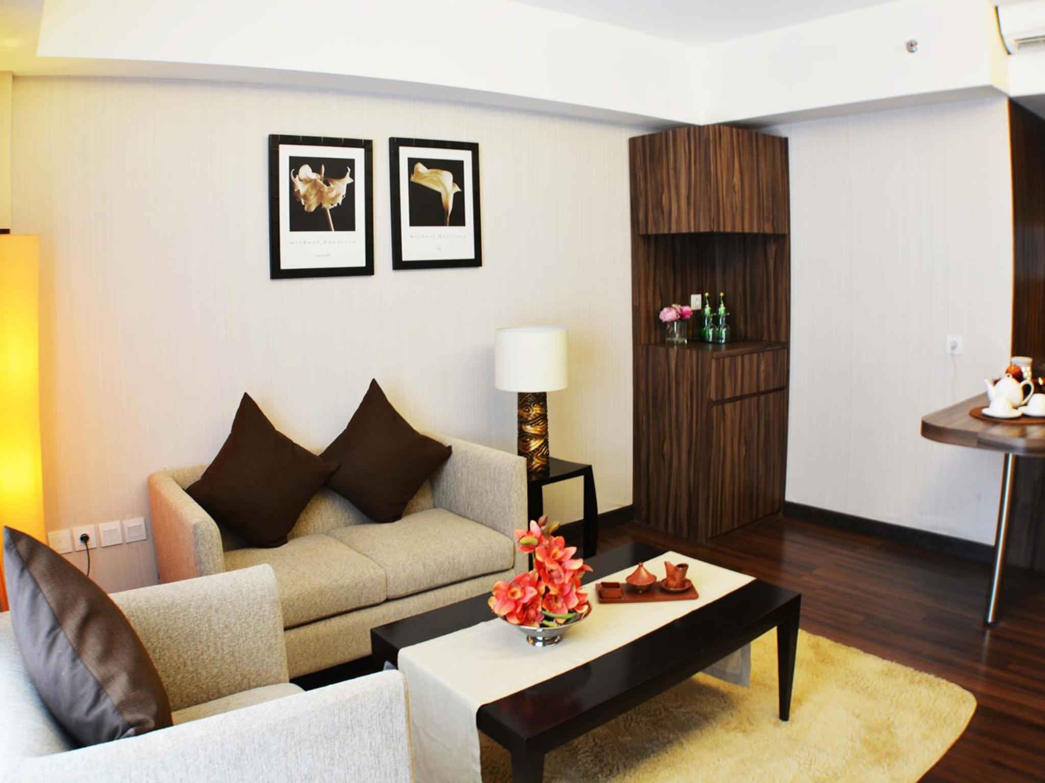 Junior Suite - Non-Smoking photo 3