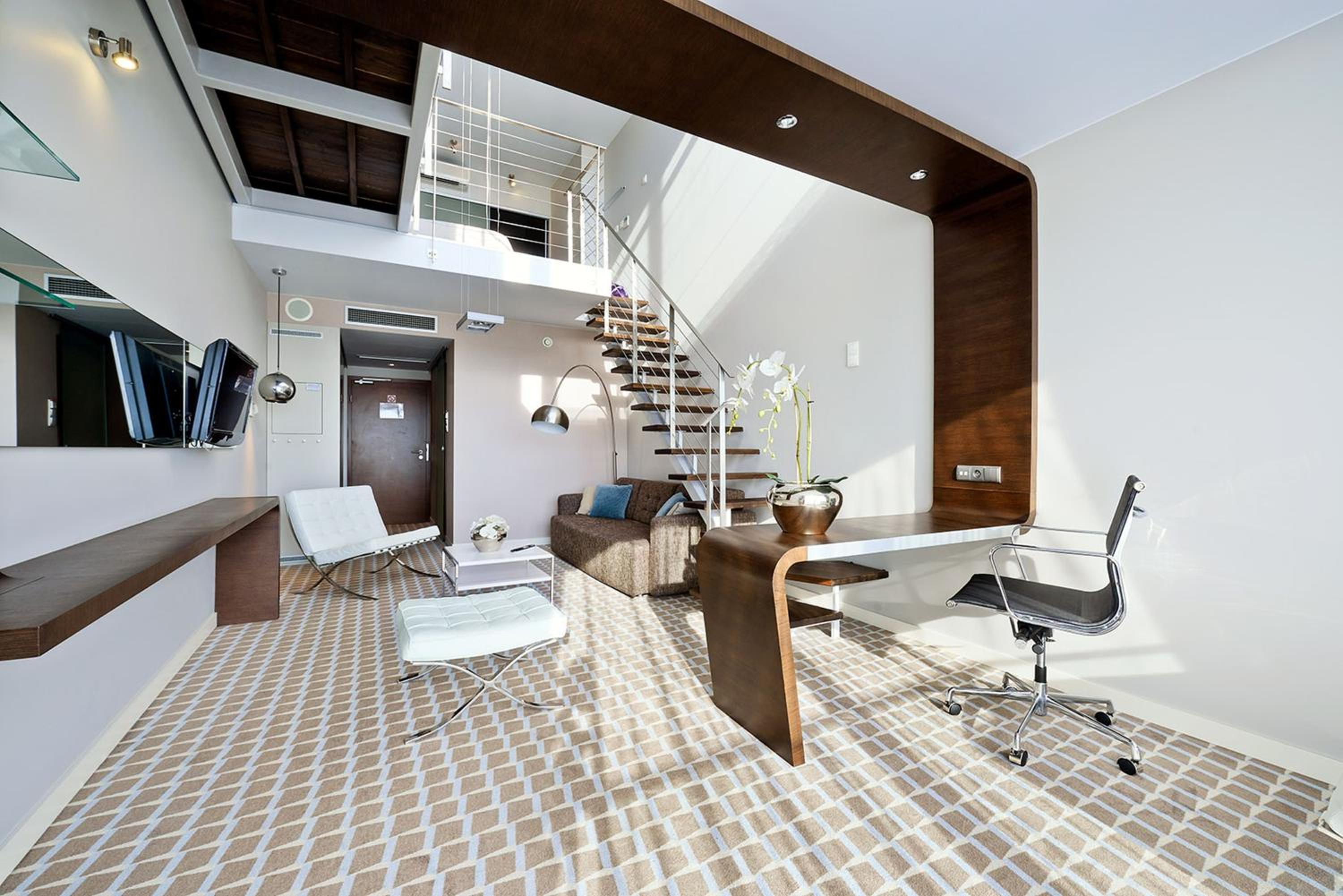Deluxe Double Room with Balcony and with side Sea view