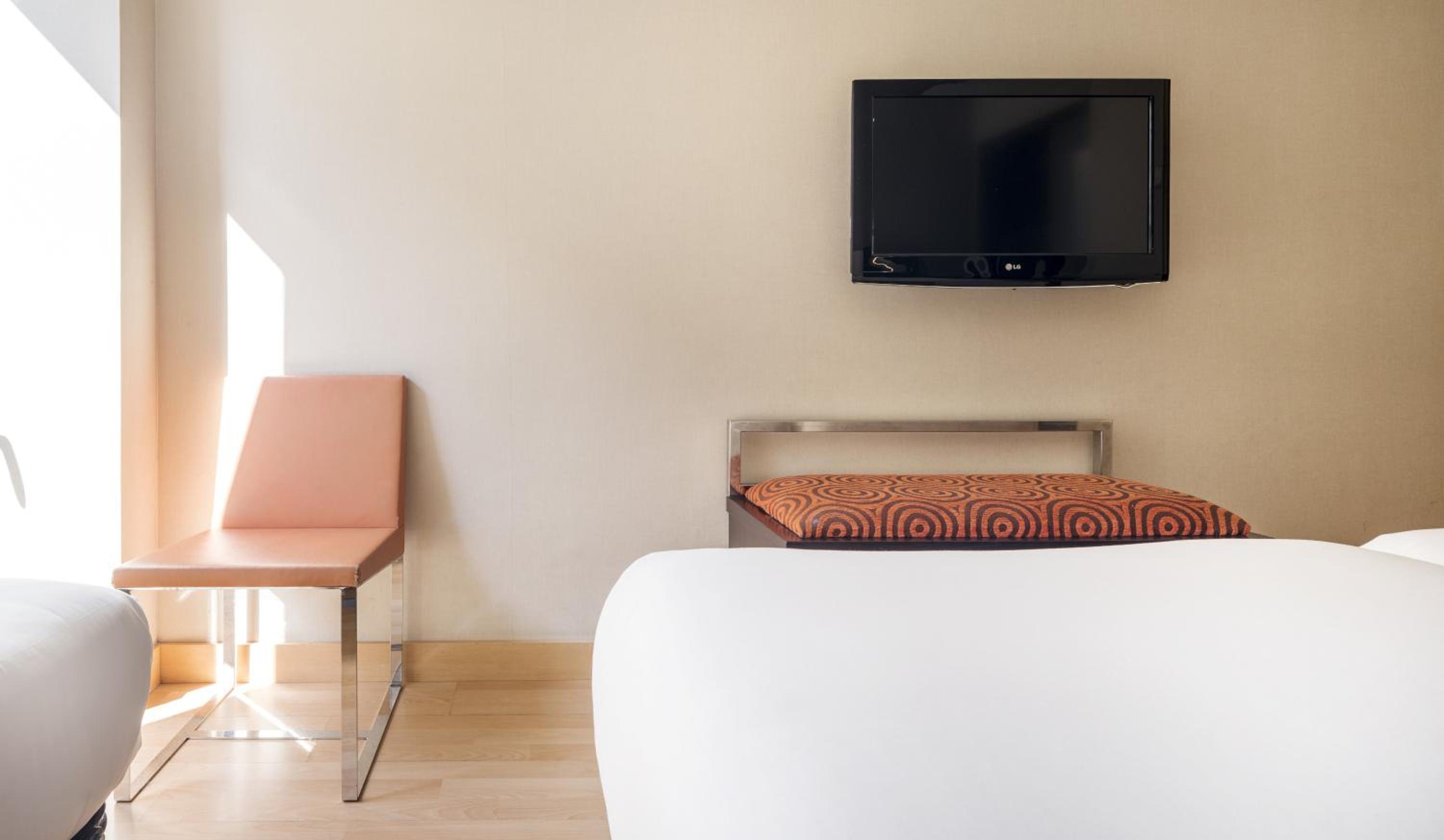 Twin Room with Extra Bed (2 Adults + 1 Child) photo 3