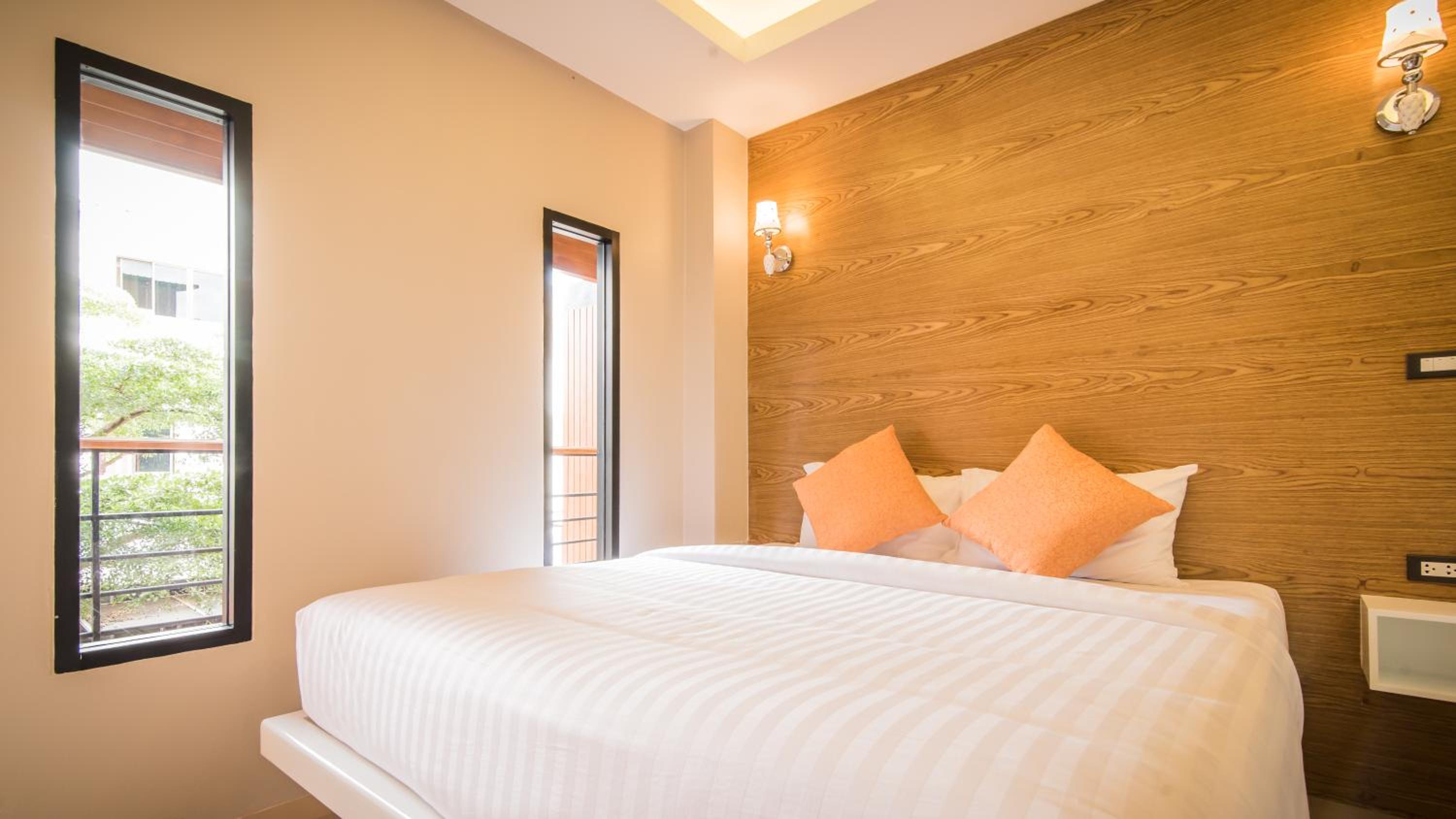 Standard Double Room - Photo 13