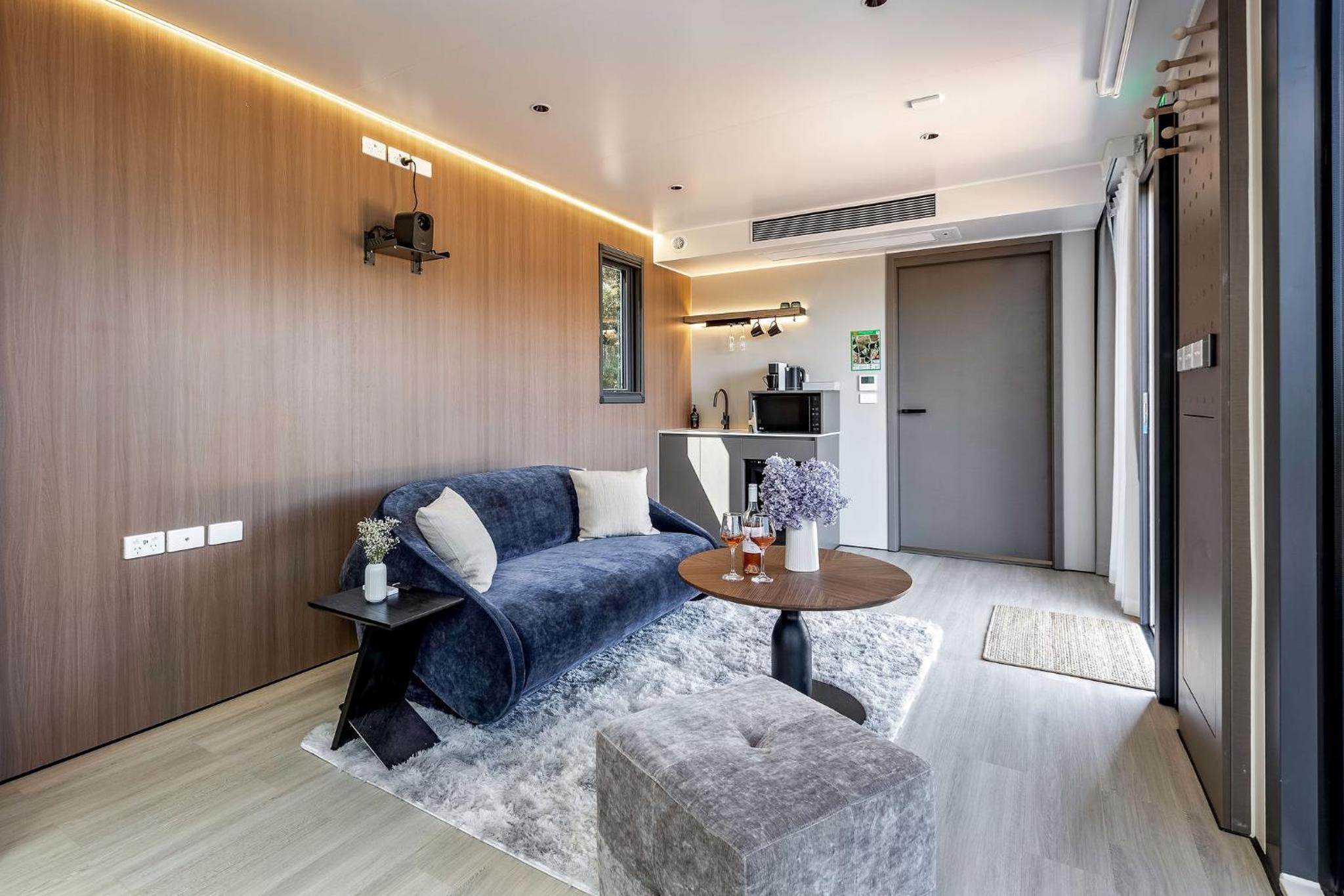 Accessible King Cabin