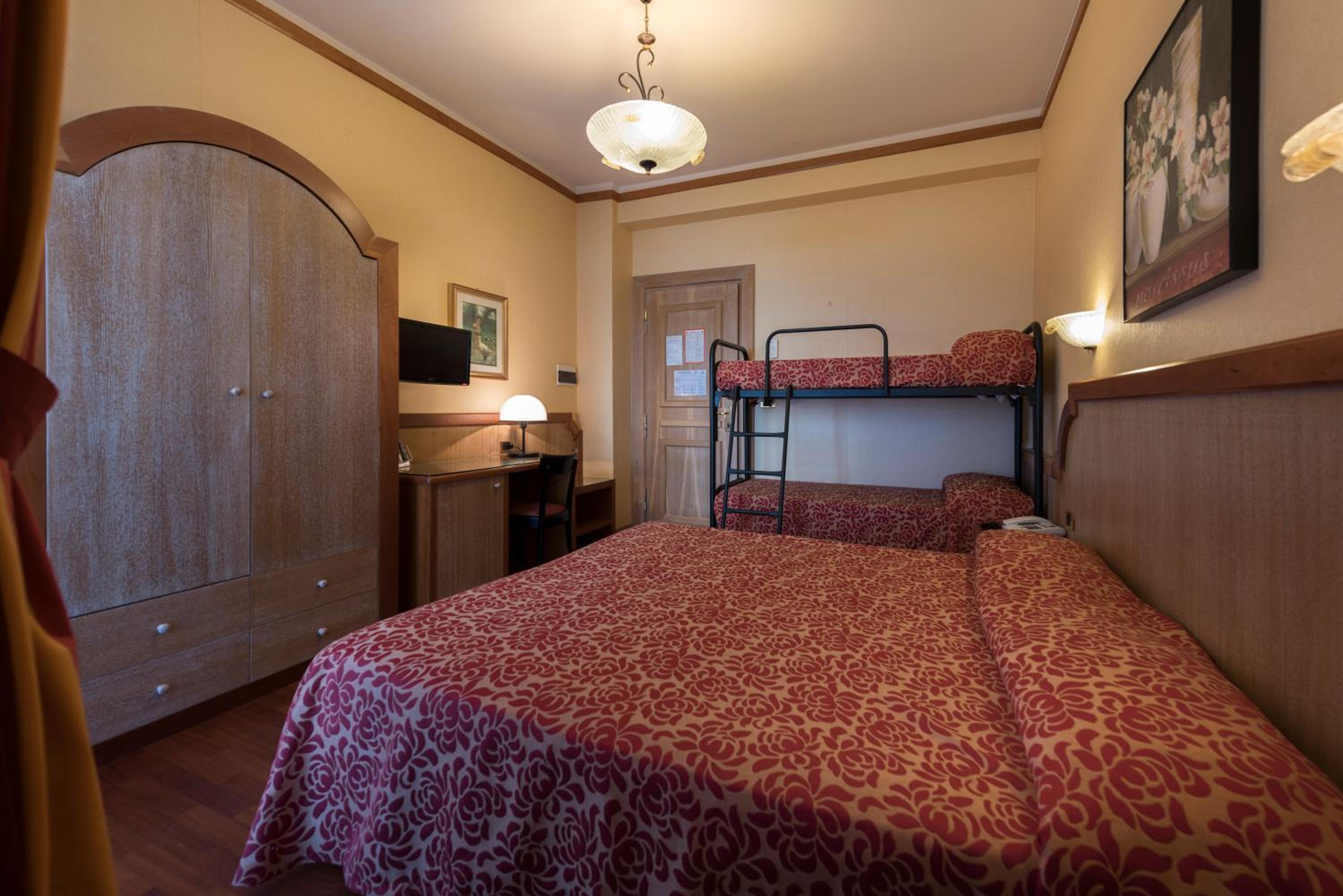 Quadruple Room photo 2