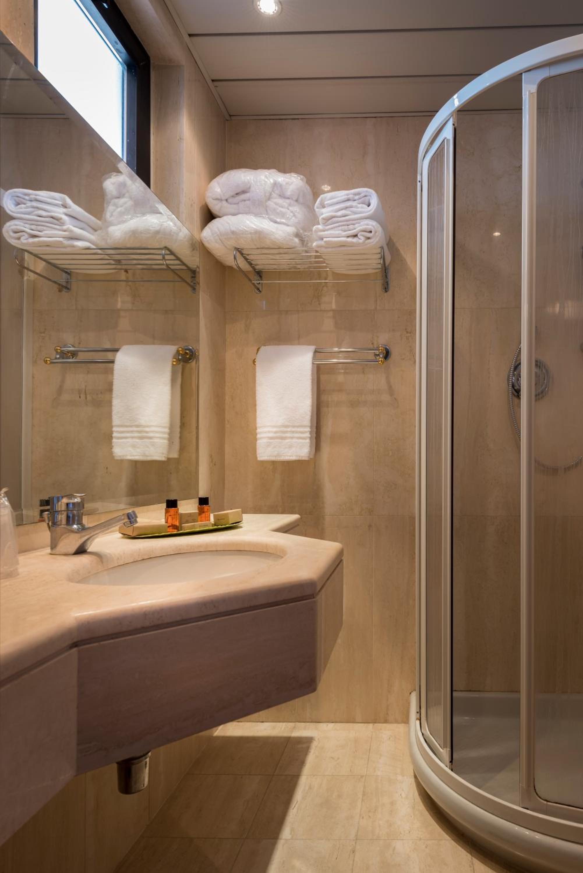 Junior Suite with Sea View - Photo 8
