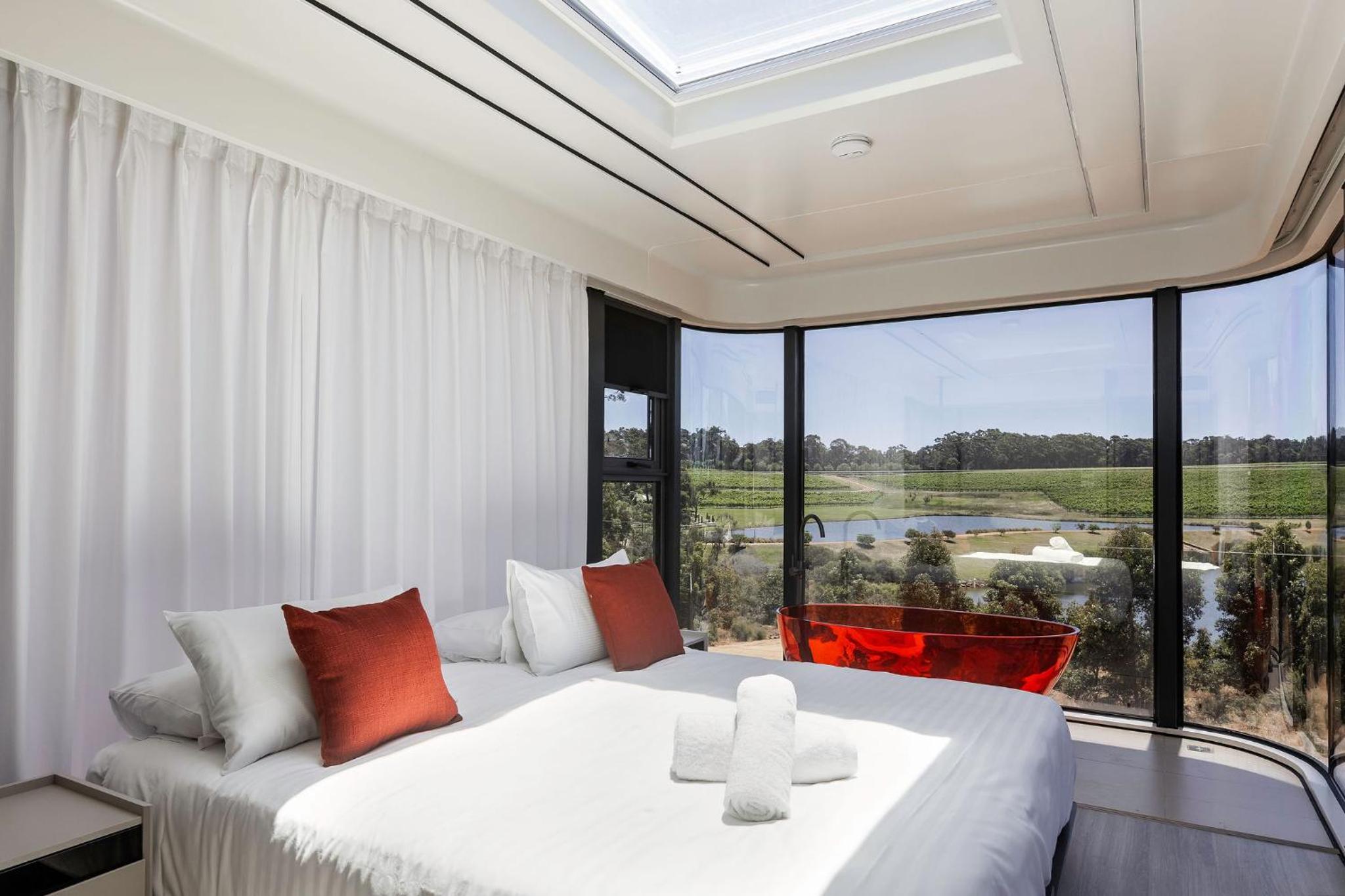 Honeymoon bath suite