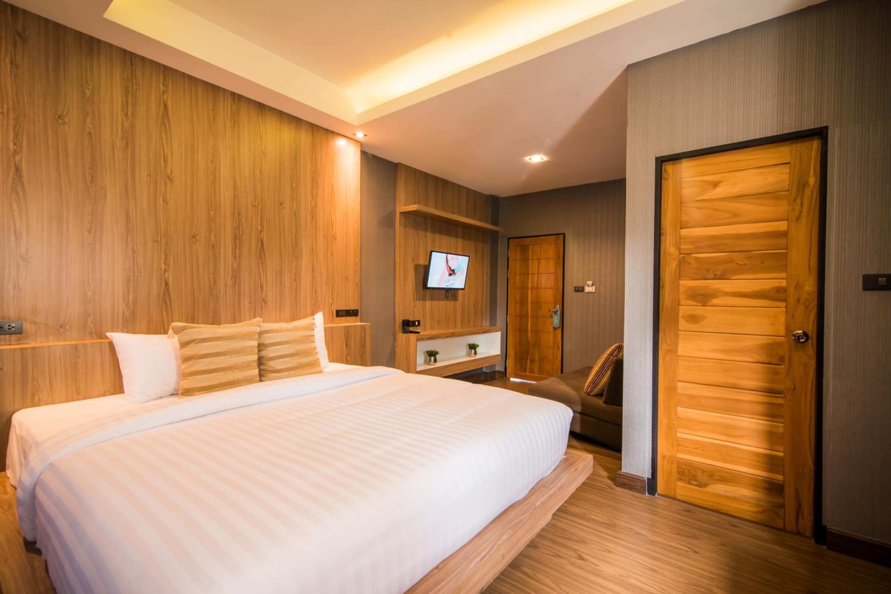 Standard Double Room - Photo 16