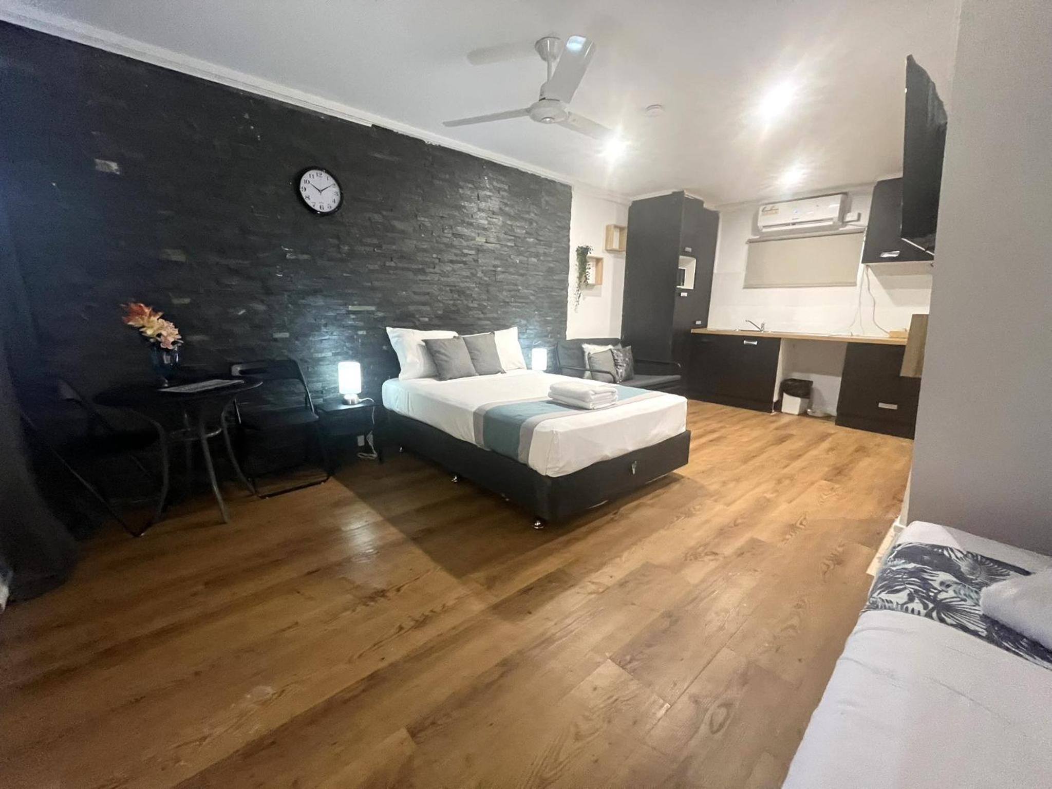 Deluxe Family Room