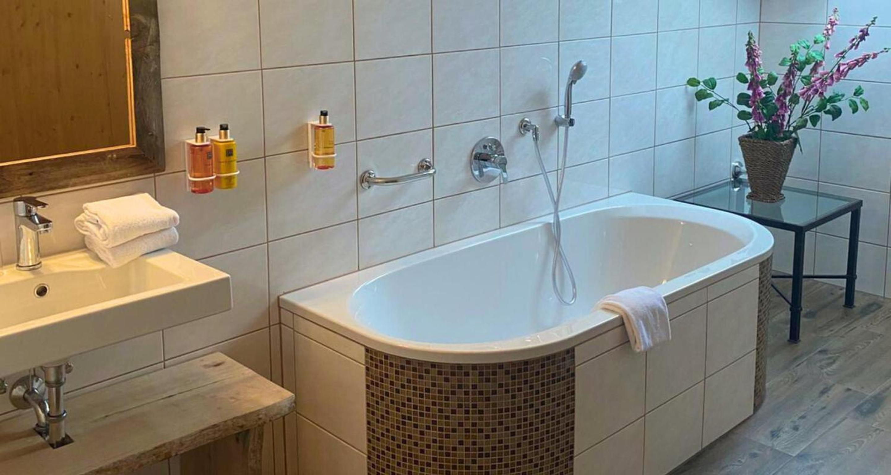 Two-Bedroom Suite with Two Double Beds and One Single Bed - Two Balconies - Photo 2