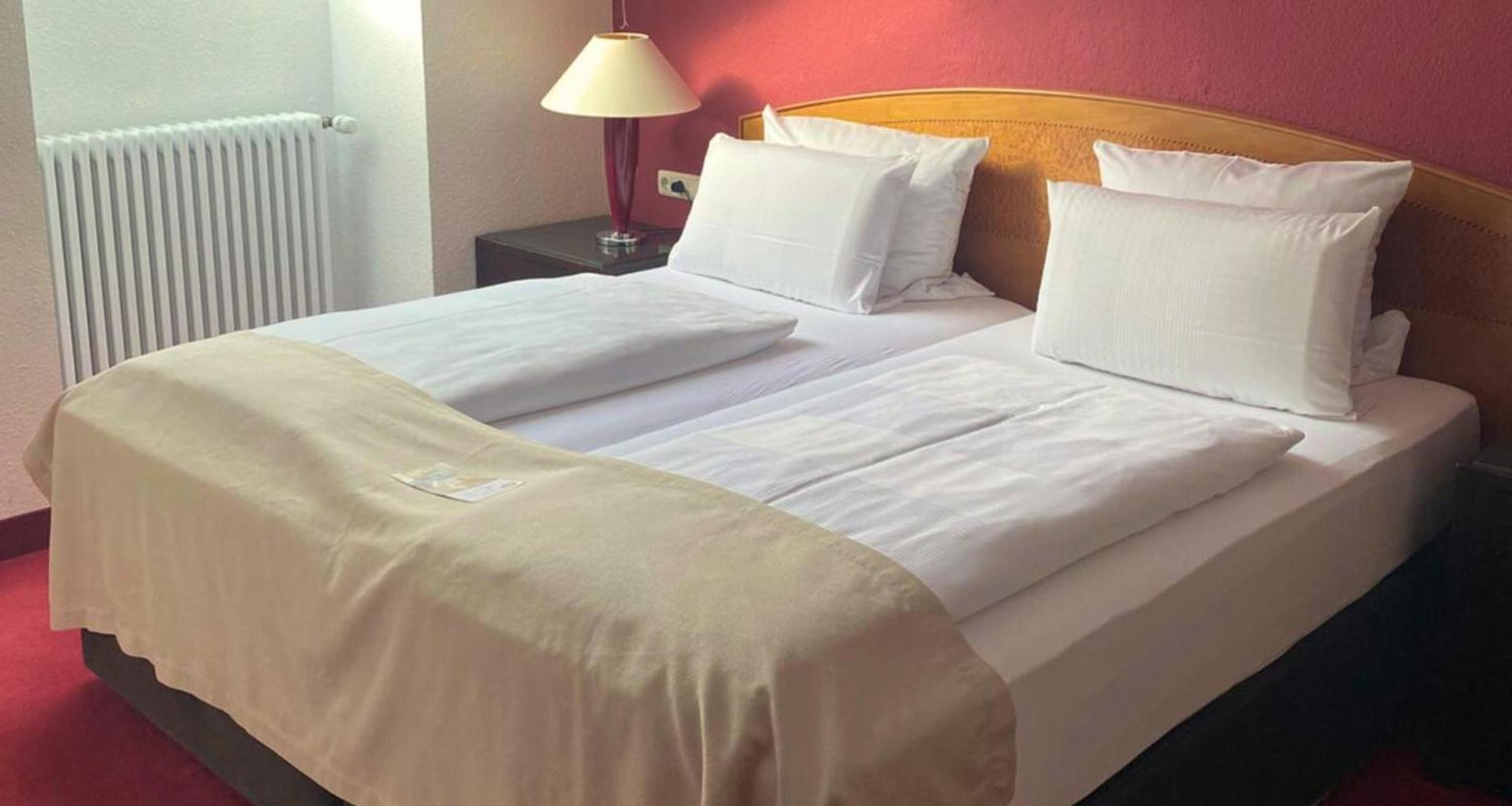 Two-Bedroom Suite with Two Double Beds and One Single Bed - Two Balconies - Photo 4
