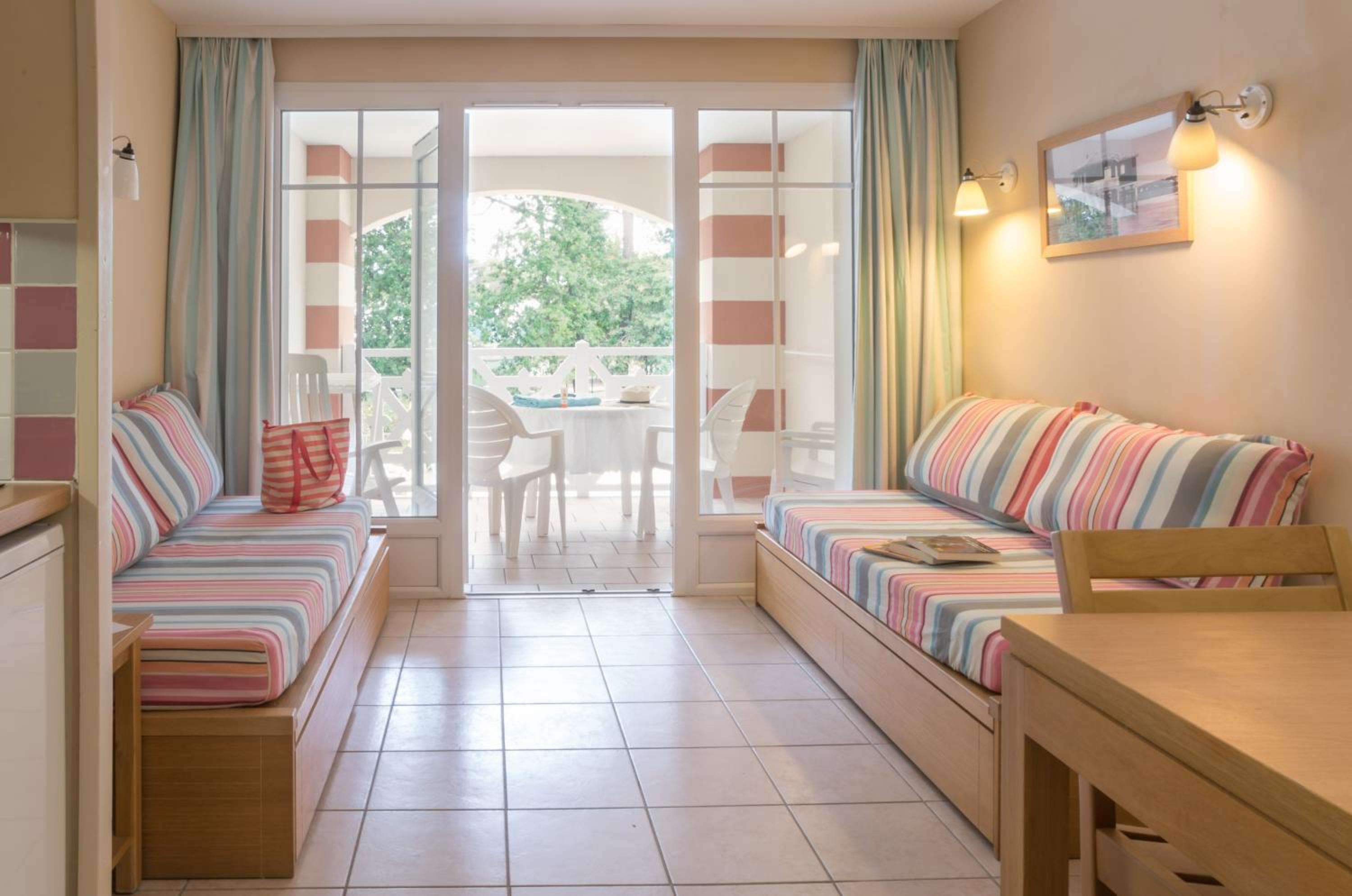 Standard One-Bedroom Apartment with Terrace or Balcony (5 People) photo 1