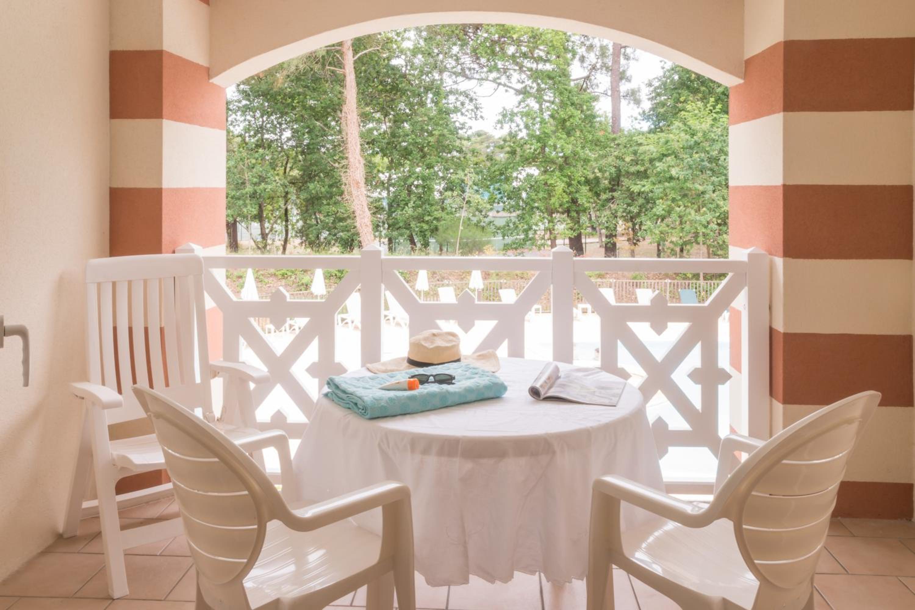 Standard One-Bedroom Apartment with Terrace or Balcony (5 People) photo 2