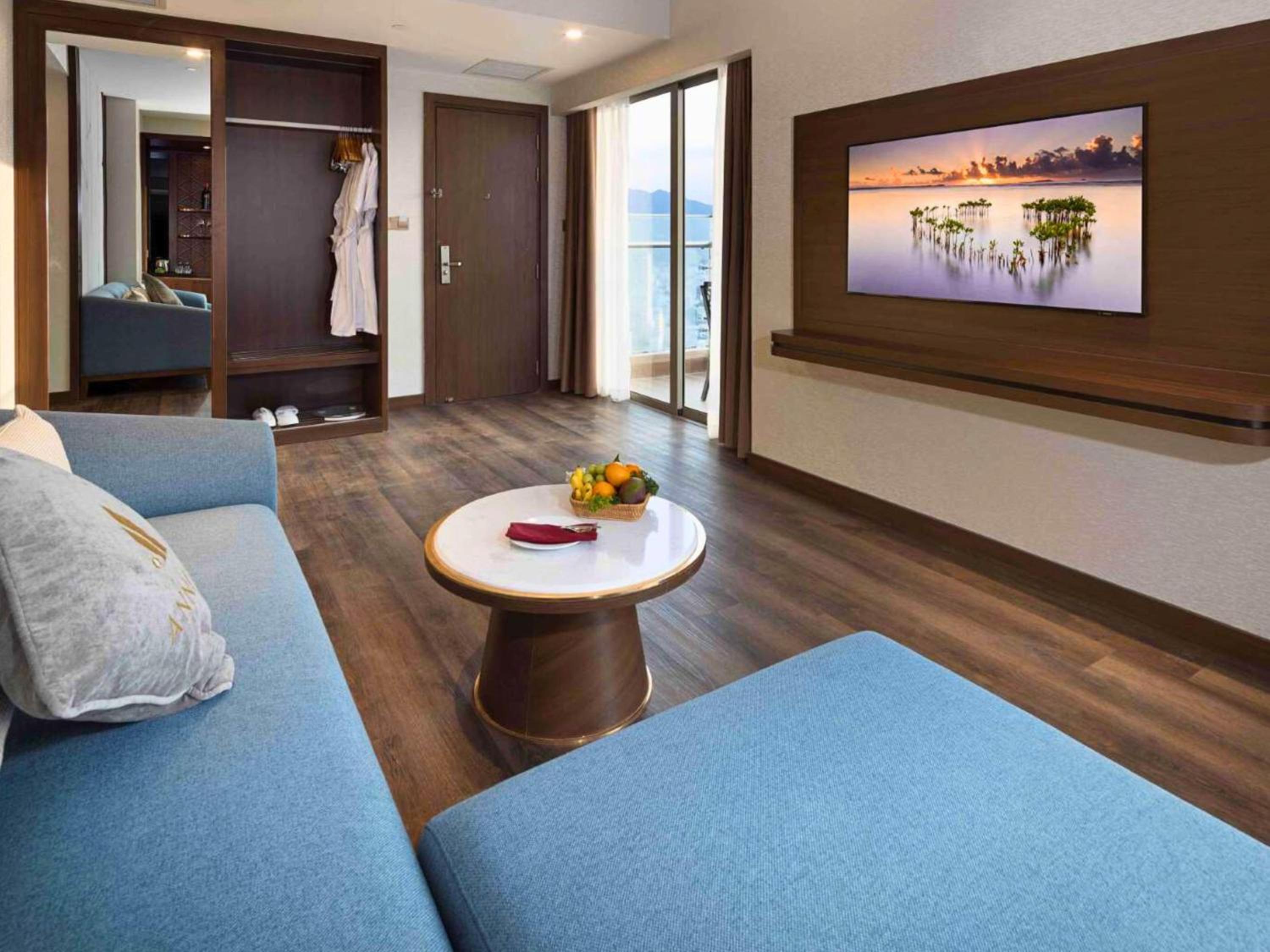 Suite with City View - Photo 4