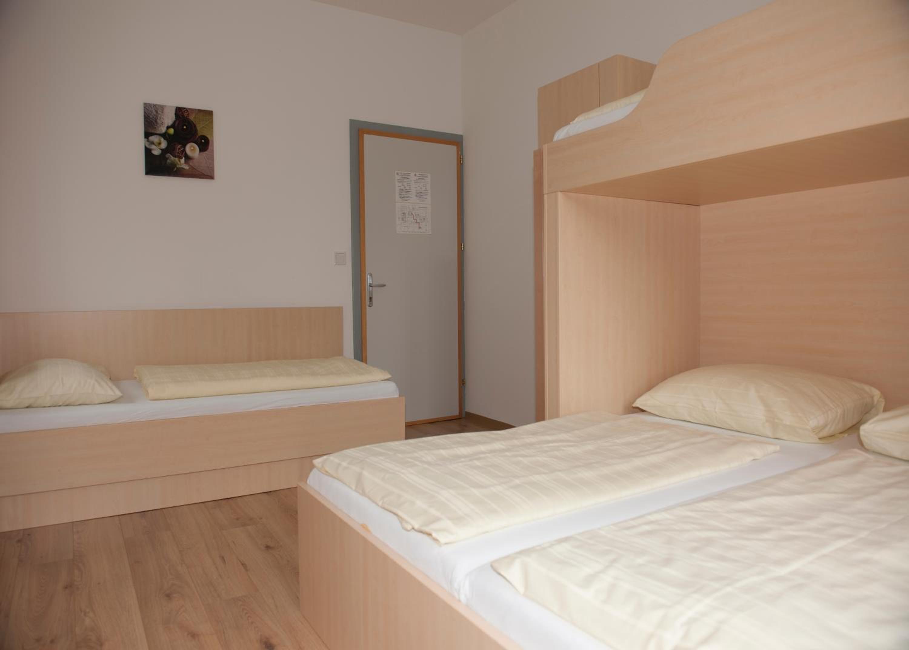 Bed in 4-Bed Female Dormitory Room photo 3