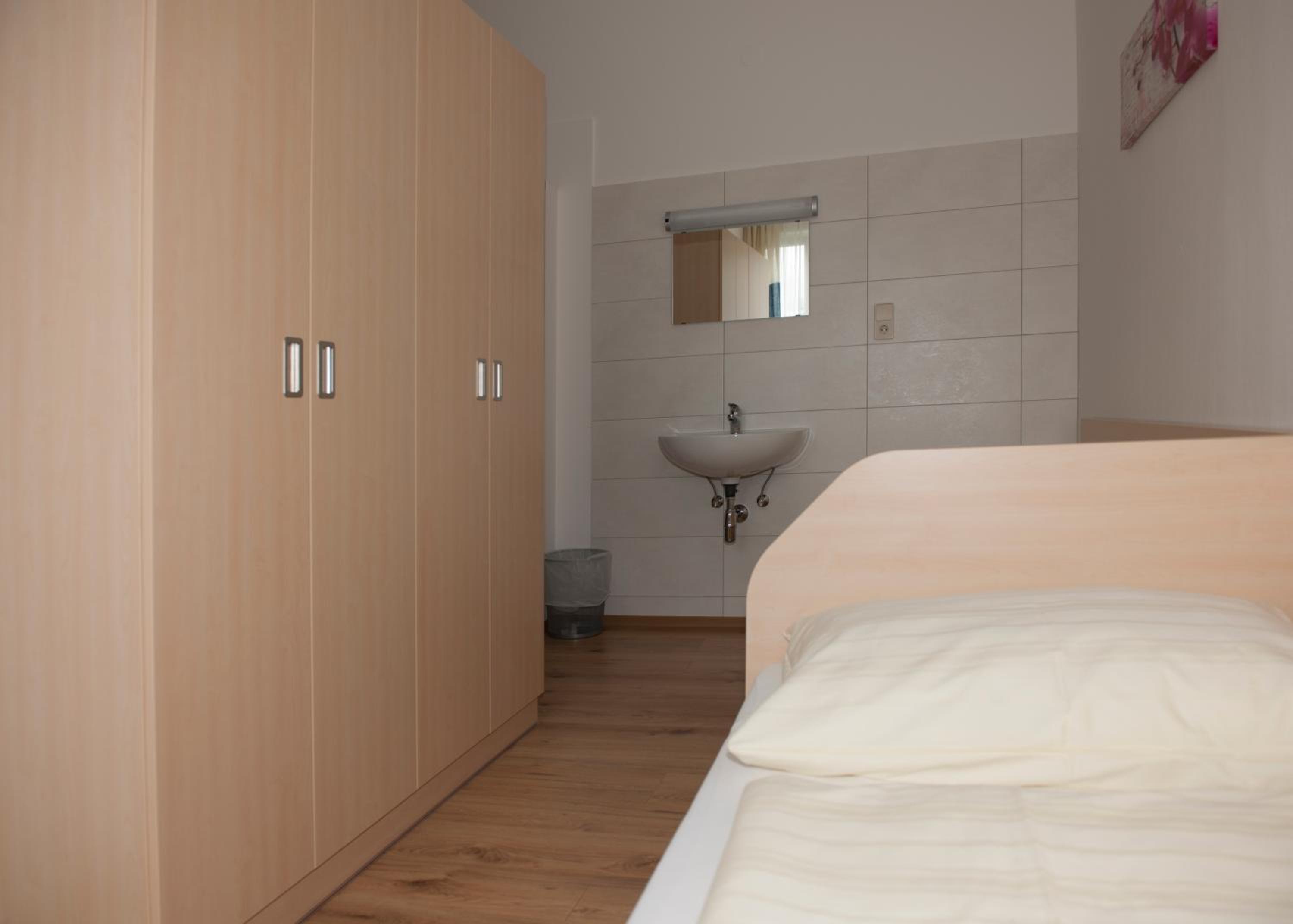 Single Room with Shared Shower and Toilet photo 1