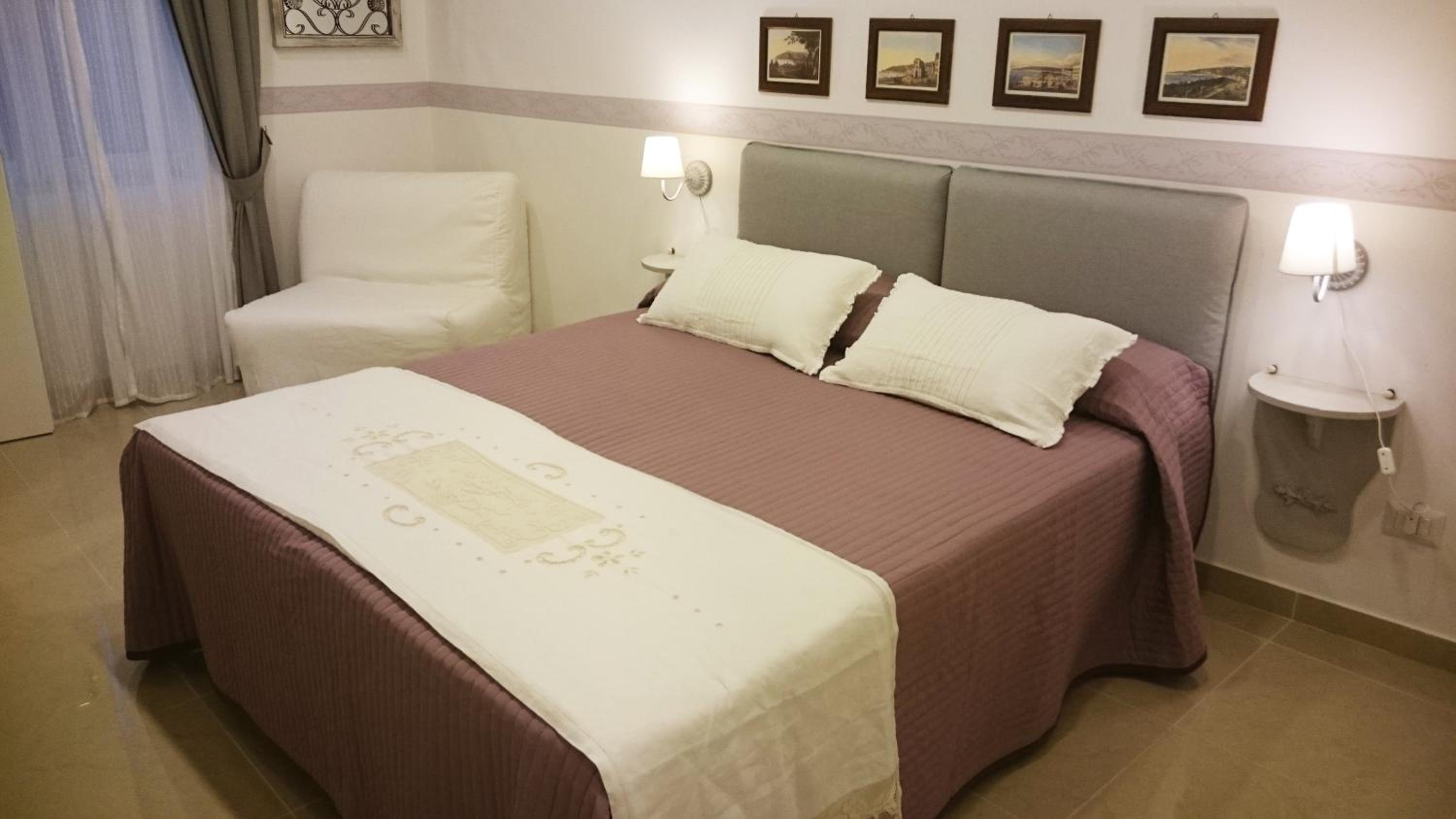 Deluxe Double Room (2 Adults + 1 Child)