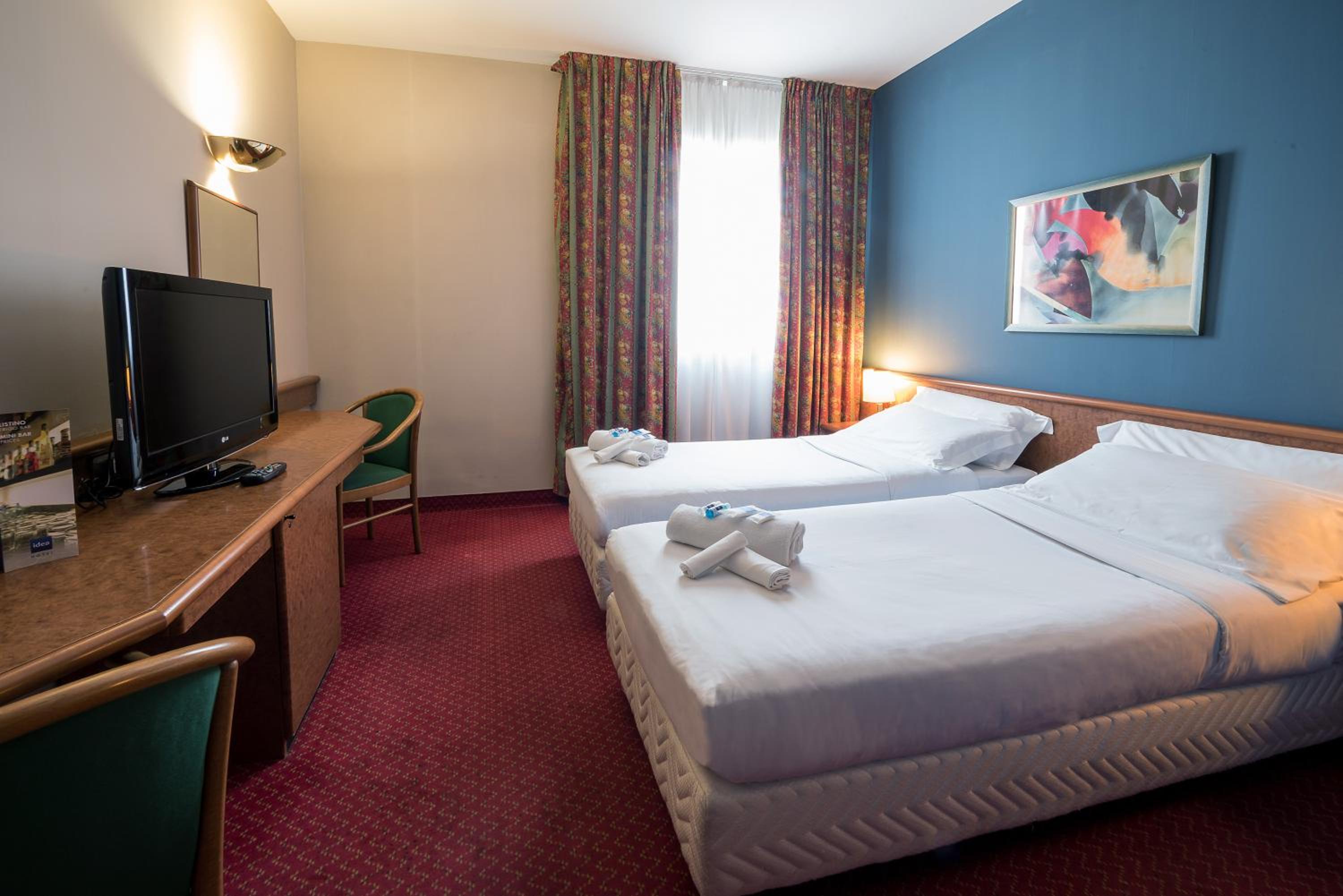 Twin Room - Photo 1