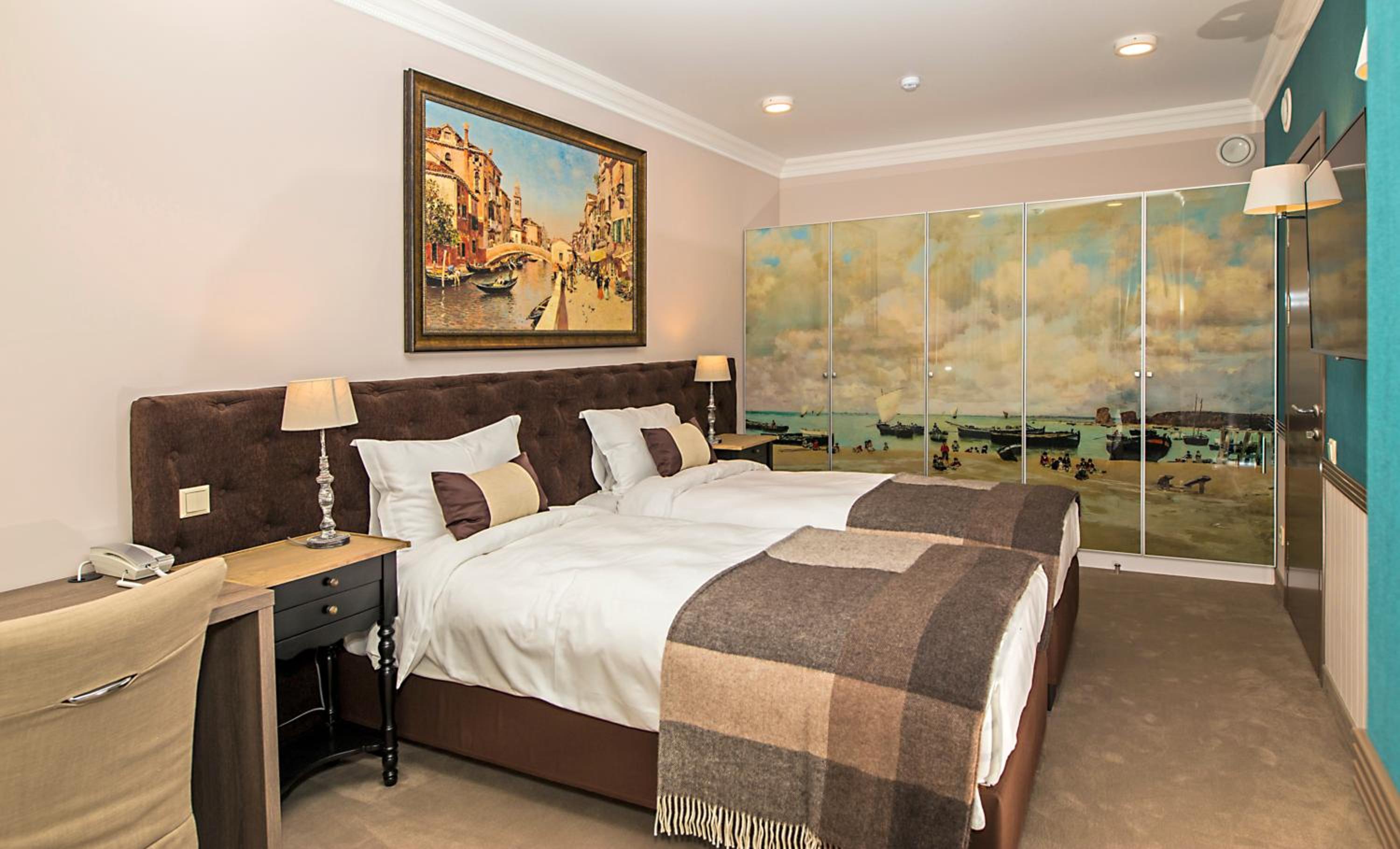 One-Bedroom Apartment with Balcony photo 2