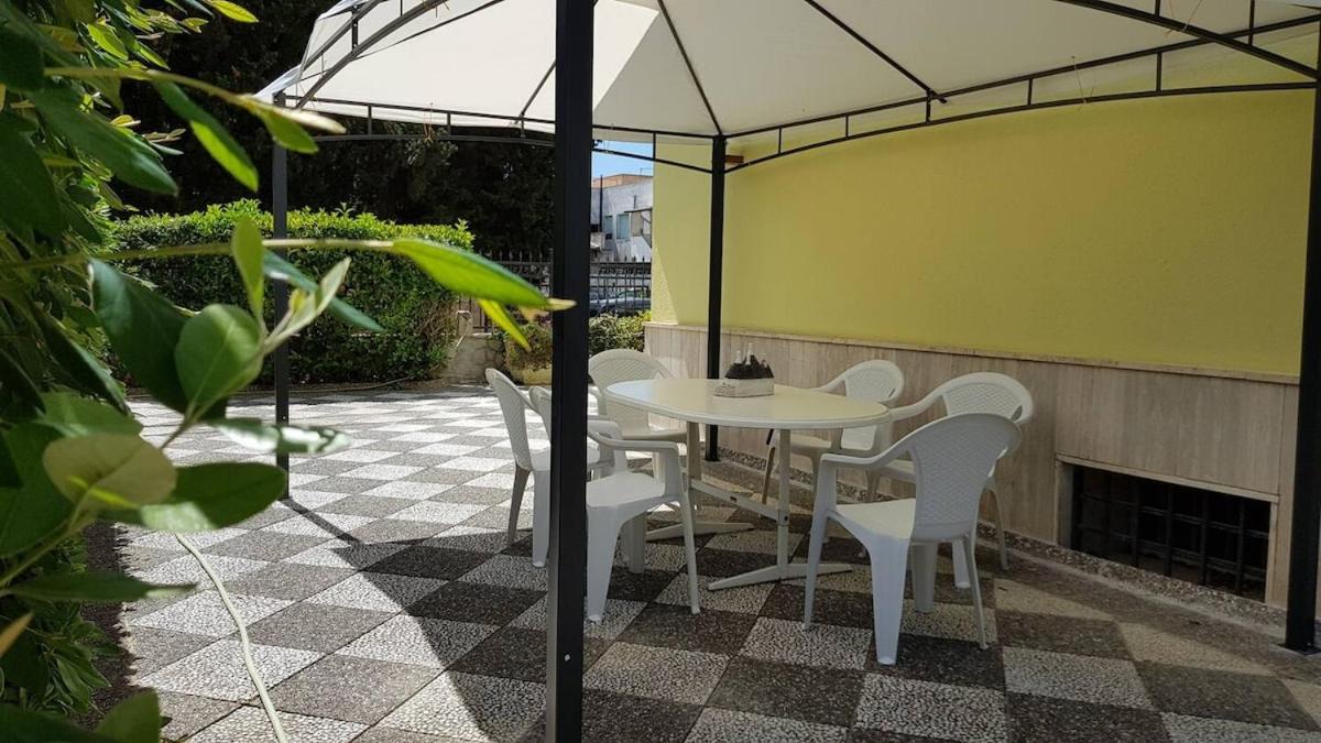 Two-Bedroom Apartment with Garden View photo 2