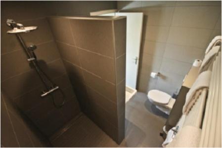 Twin Room with Shower