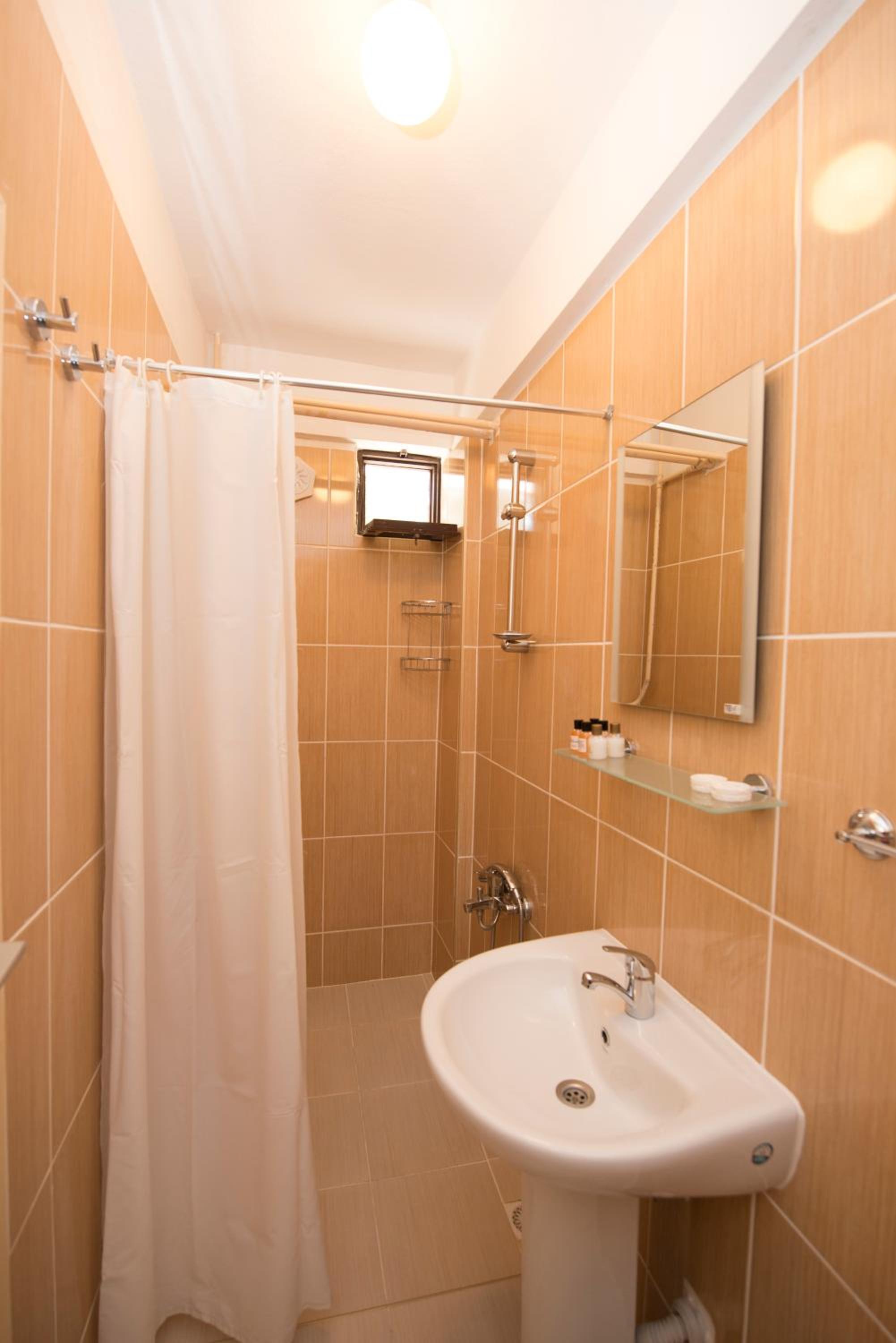 Apartment With Balcony - Photo 10