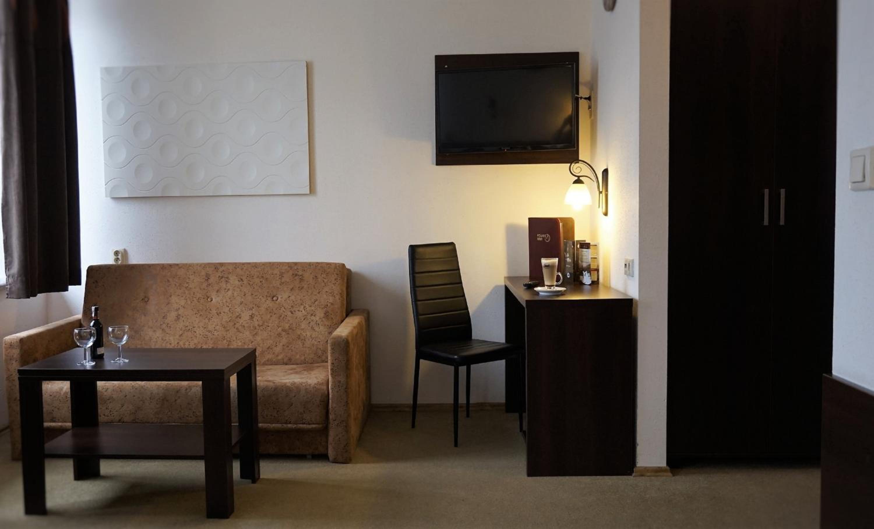 Triple Room with Balcony - Photo 9