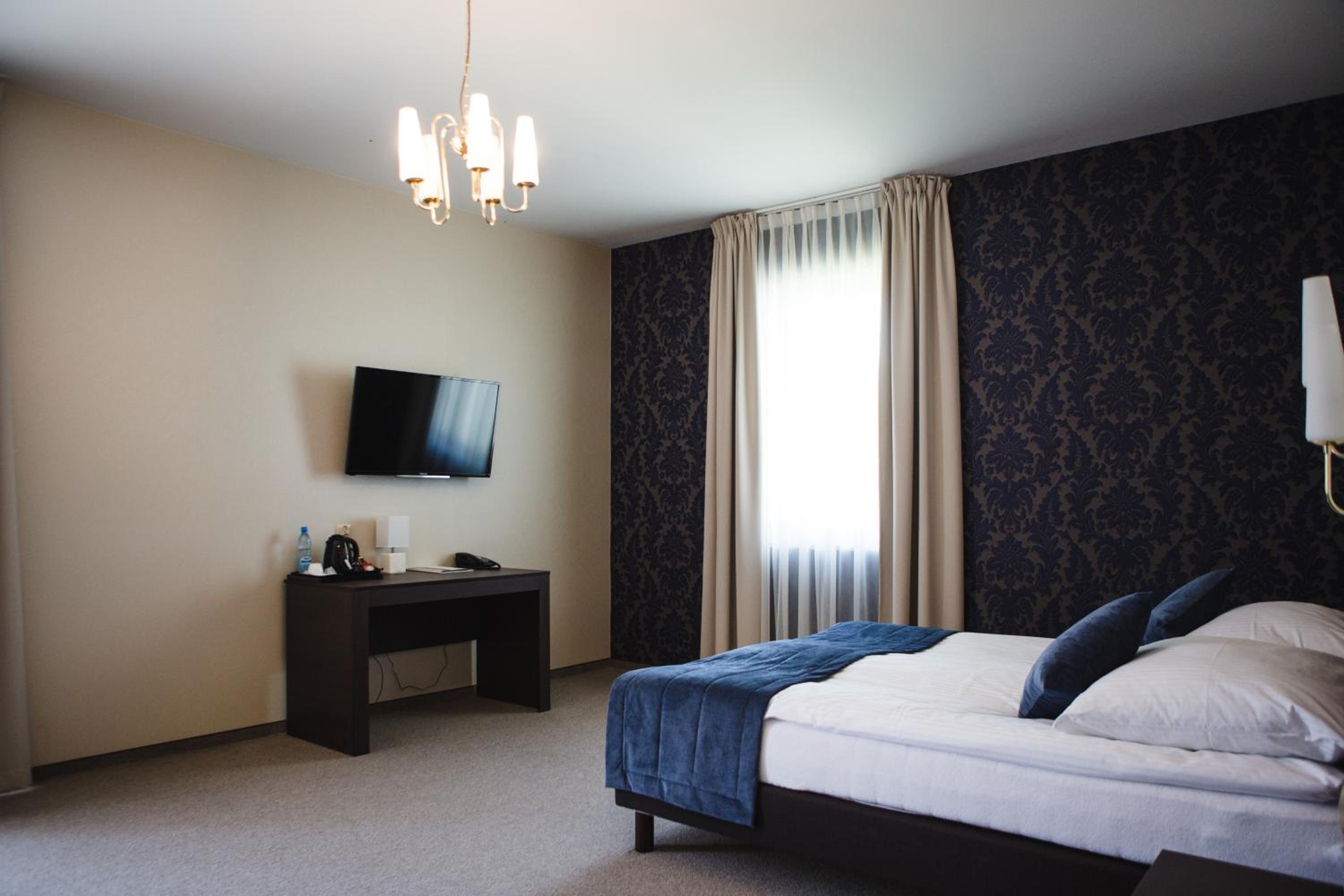 Queen Room photo 1