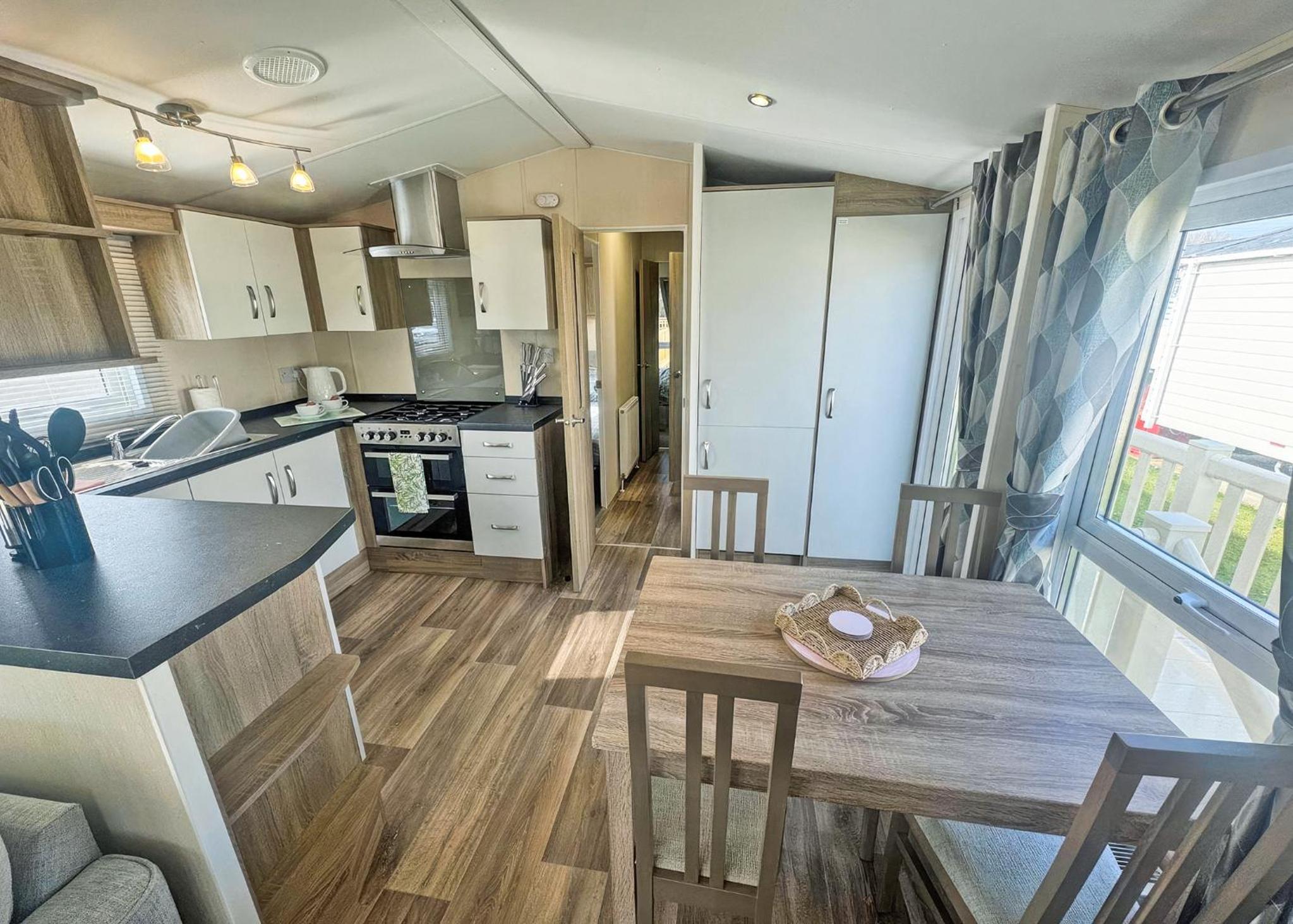 Mobile Home 5 photo 3