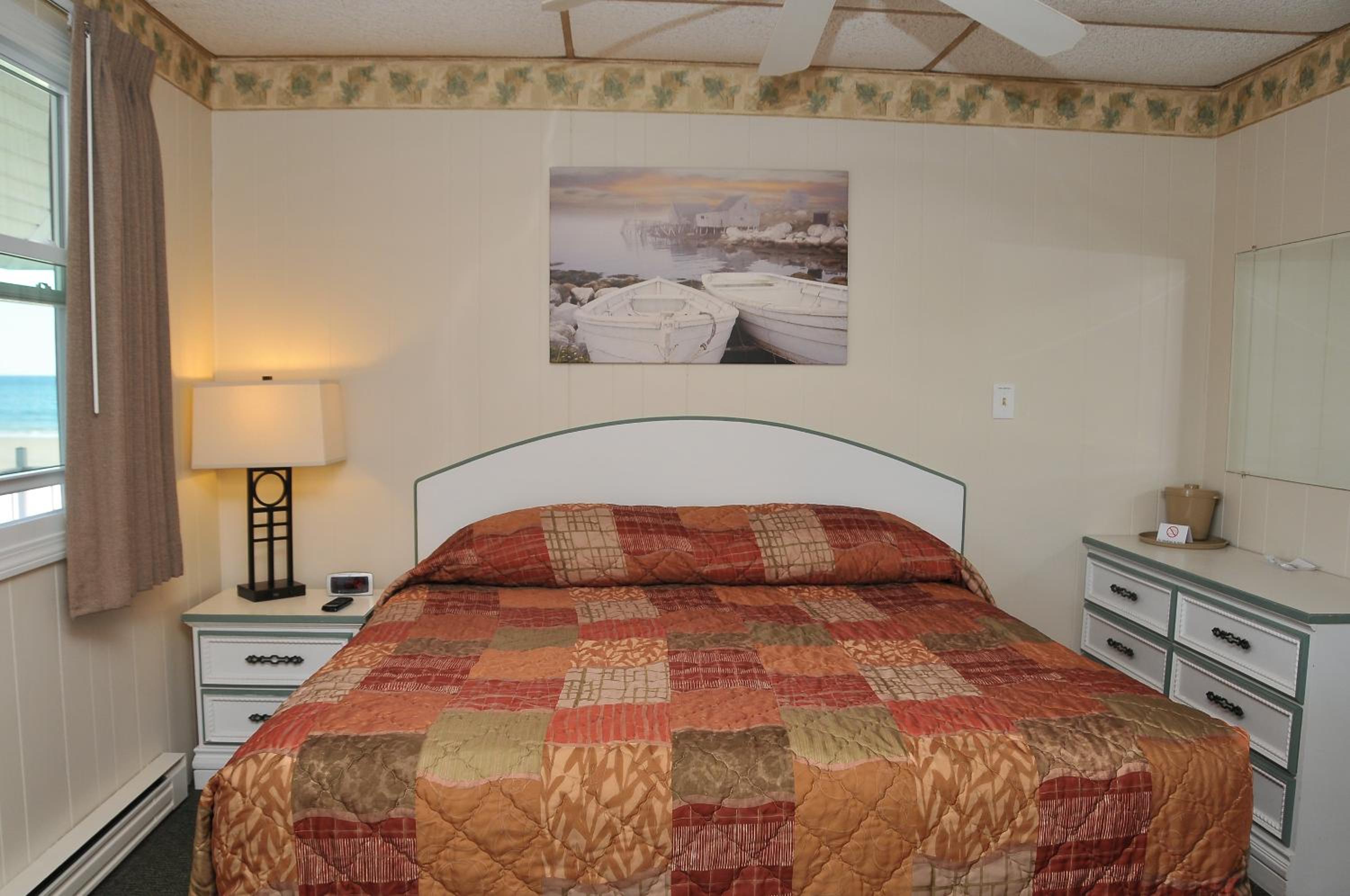 A-Section Suite, King Bed, Second Floor with Balcony, Ocean View photo 3