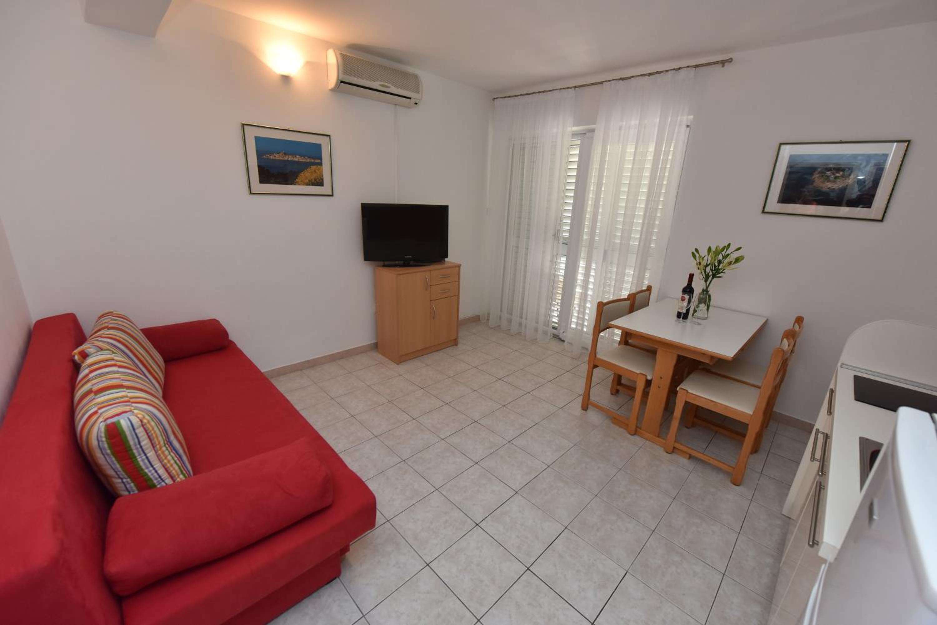 Apartment with Pool View  - Photo 18