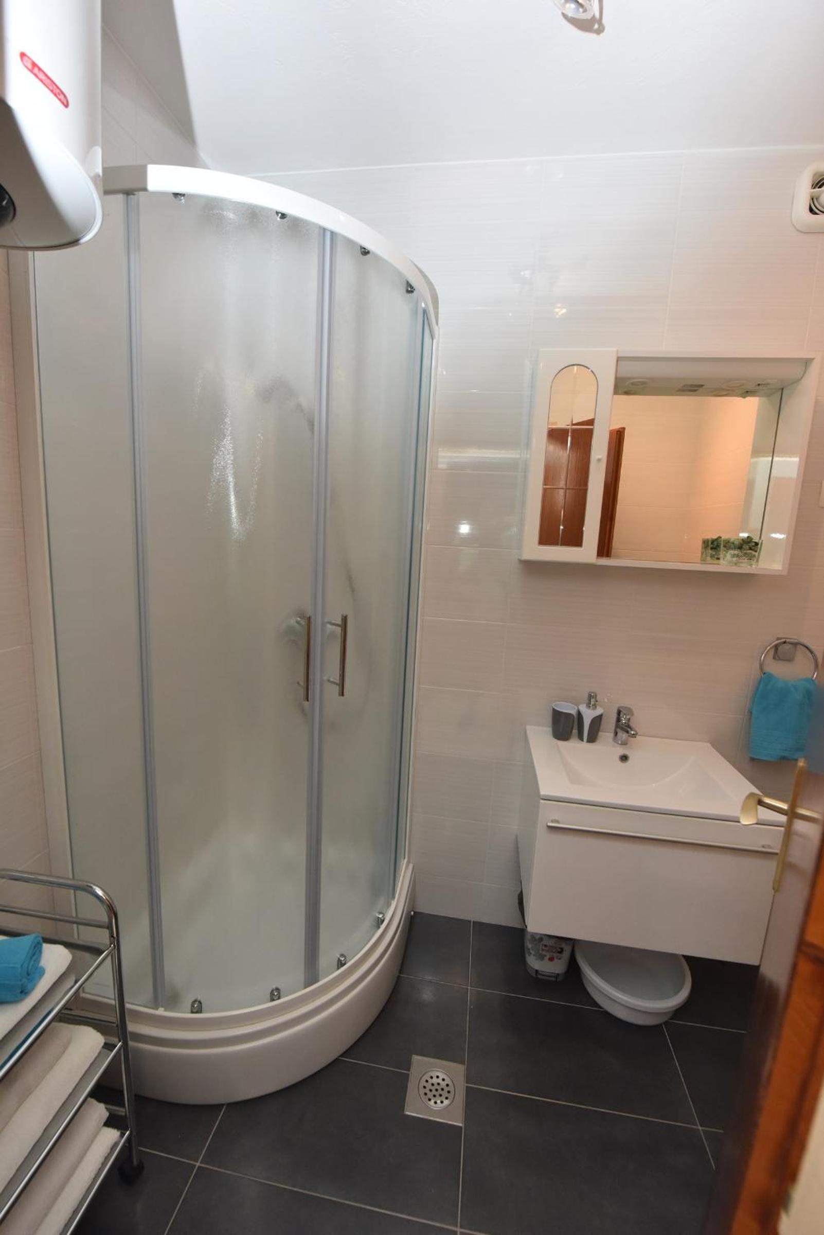 One-Bedroom Apartment - Photo 3