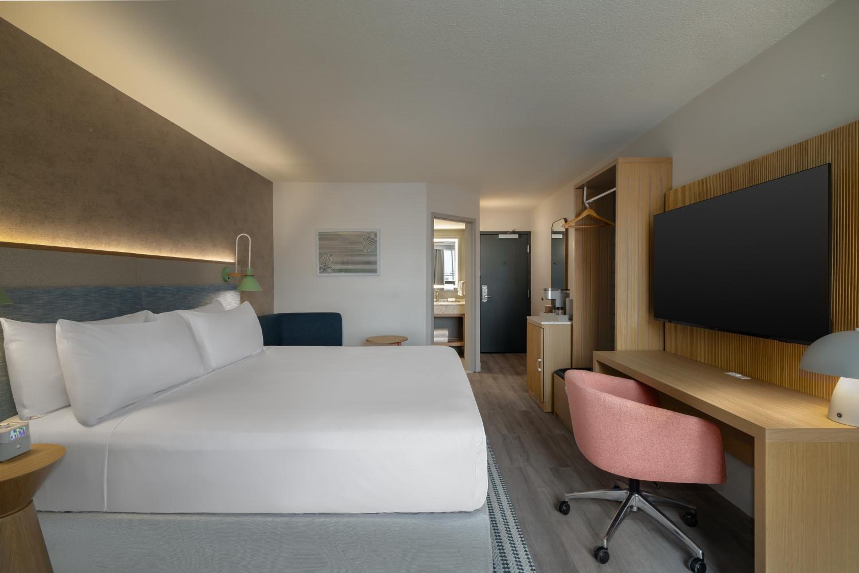 Standard King Room - Photo 2