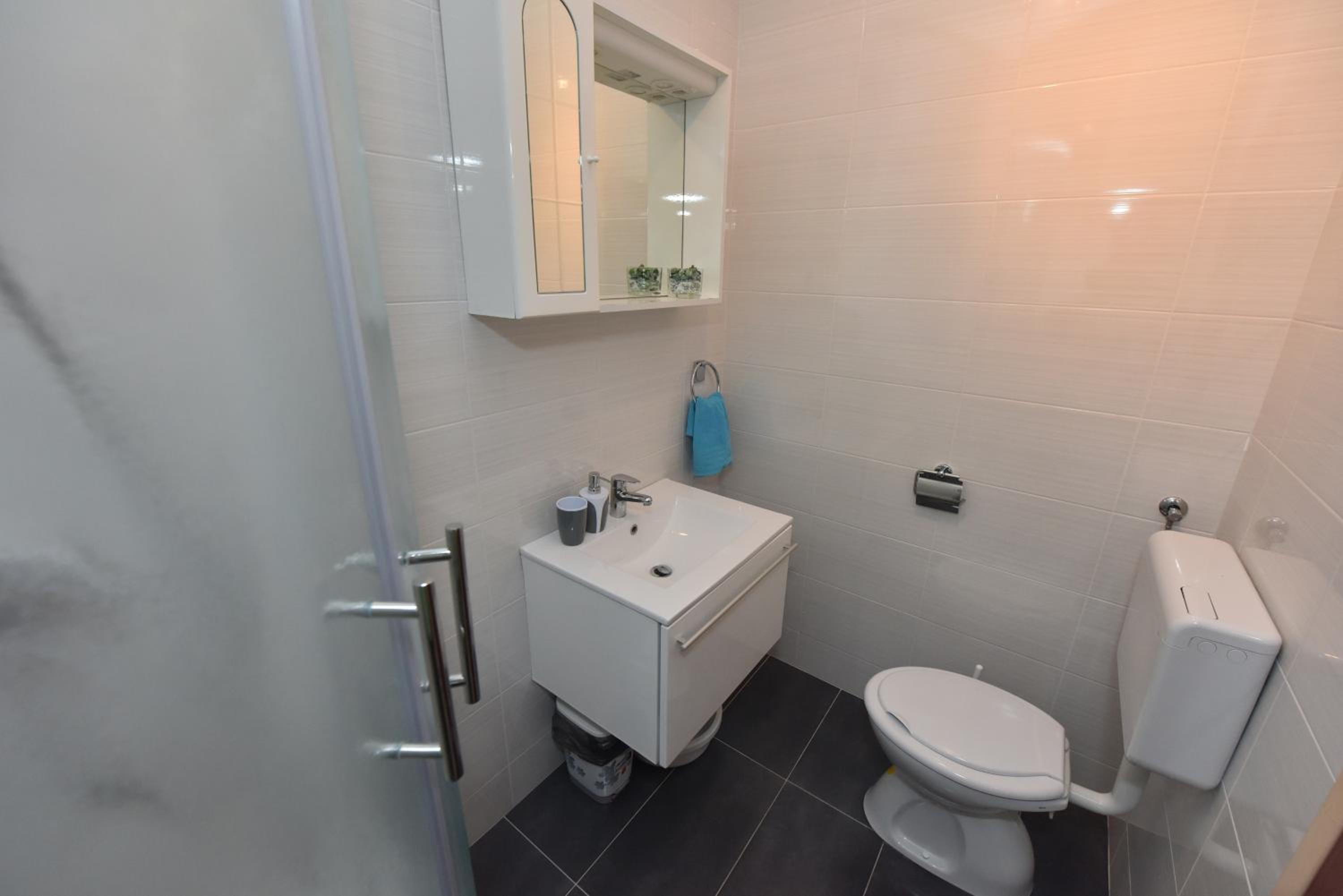 One-Bedroom Apartment - Photo 12