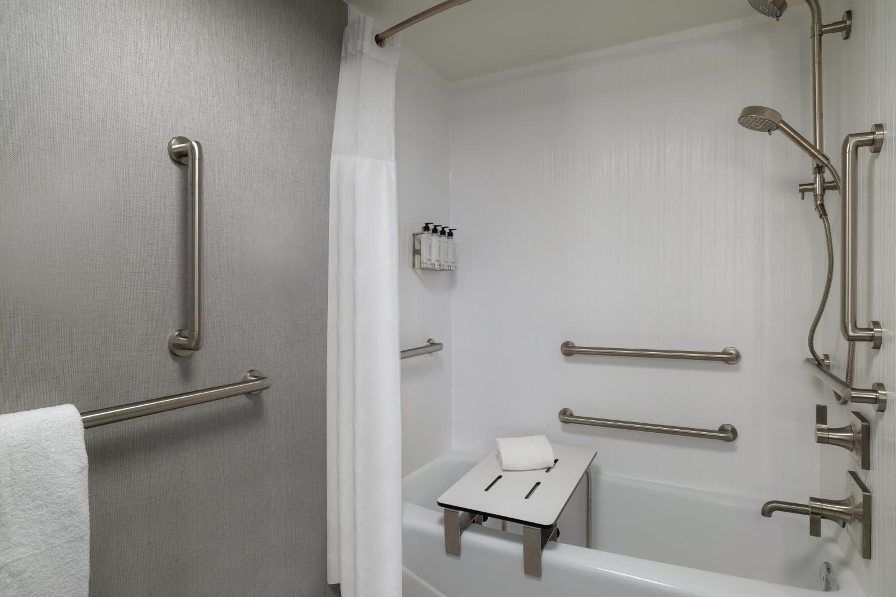 Standard King Room - Mobility Accessible - Photo 3