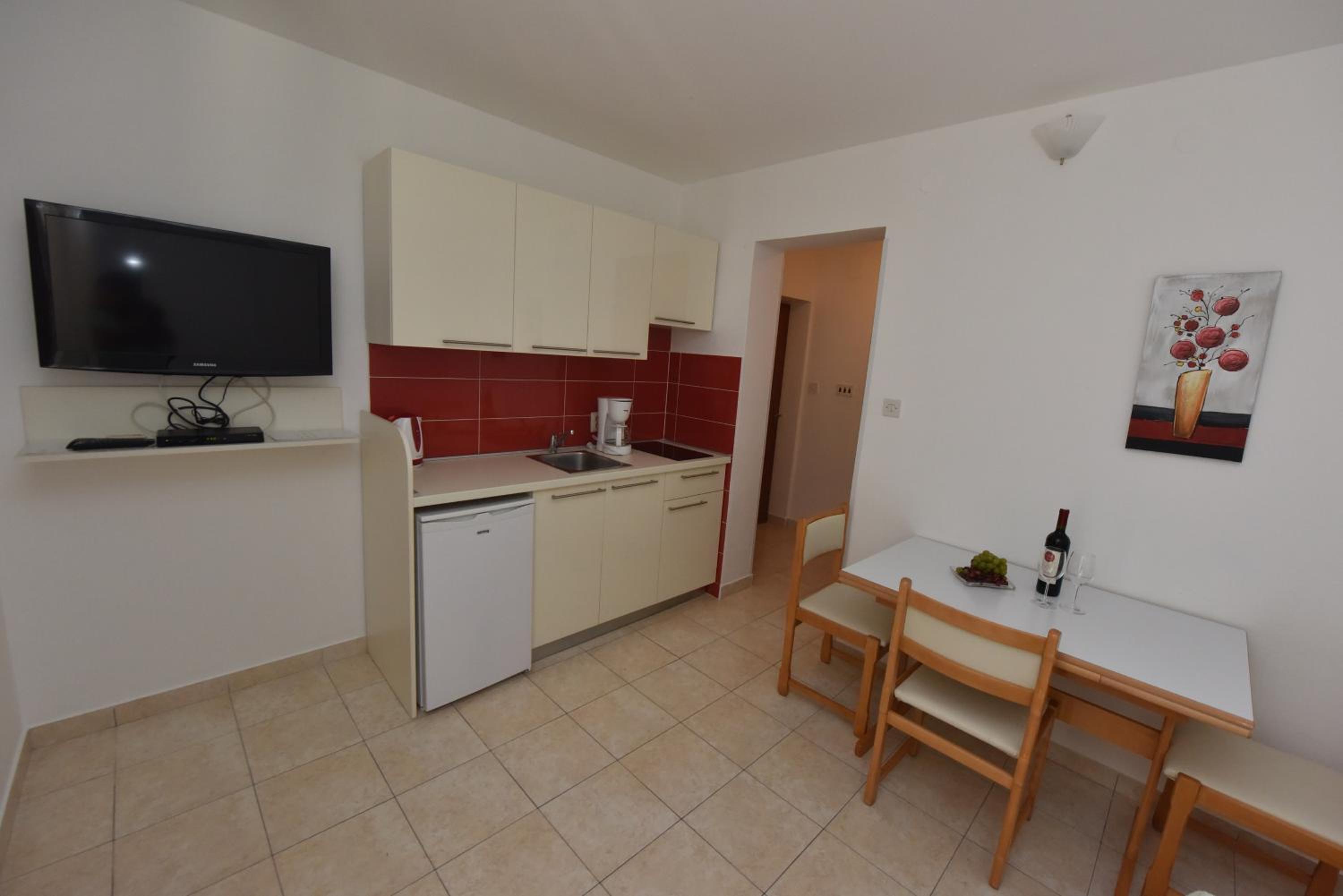 One-Bedroom Apartment - Photo 19