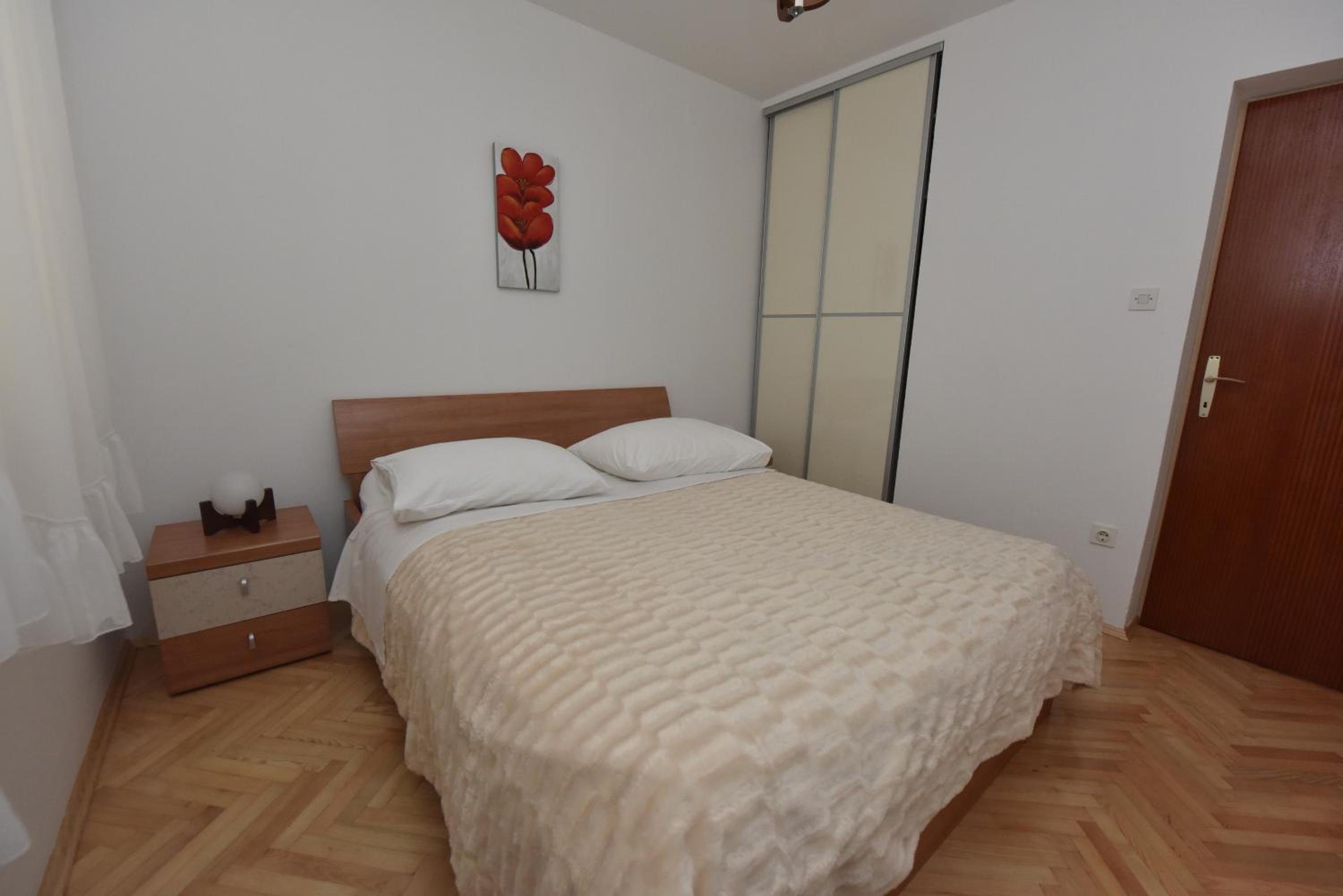 One-Bedroom Apartment - Photo 4