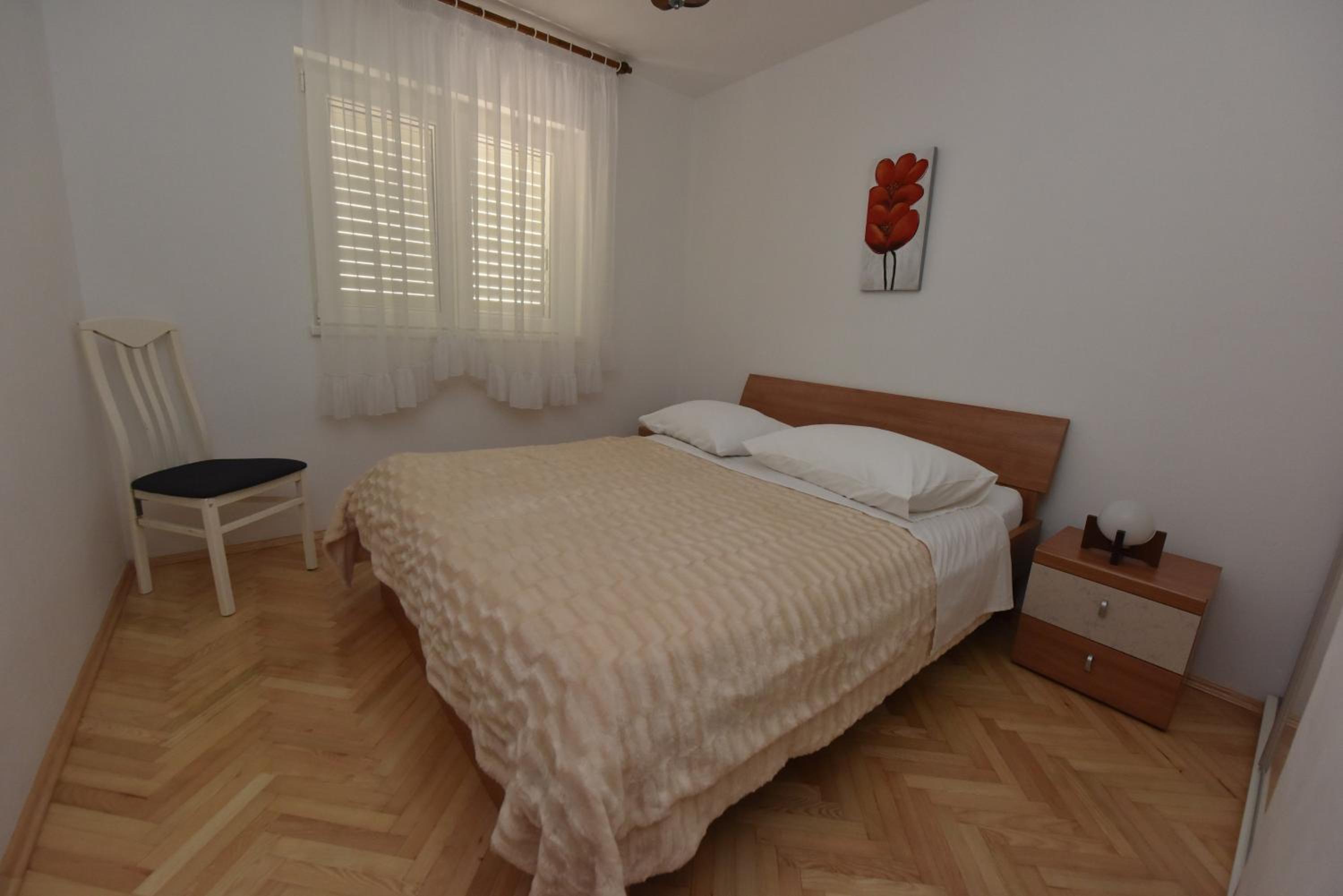 One-Bedroom Apartment - Photo 1