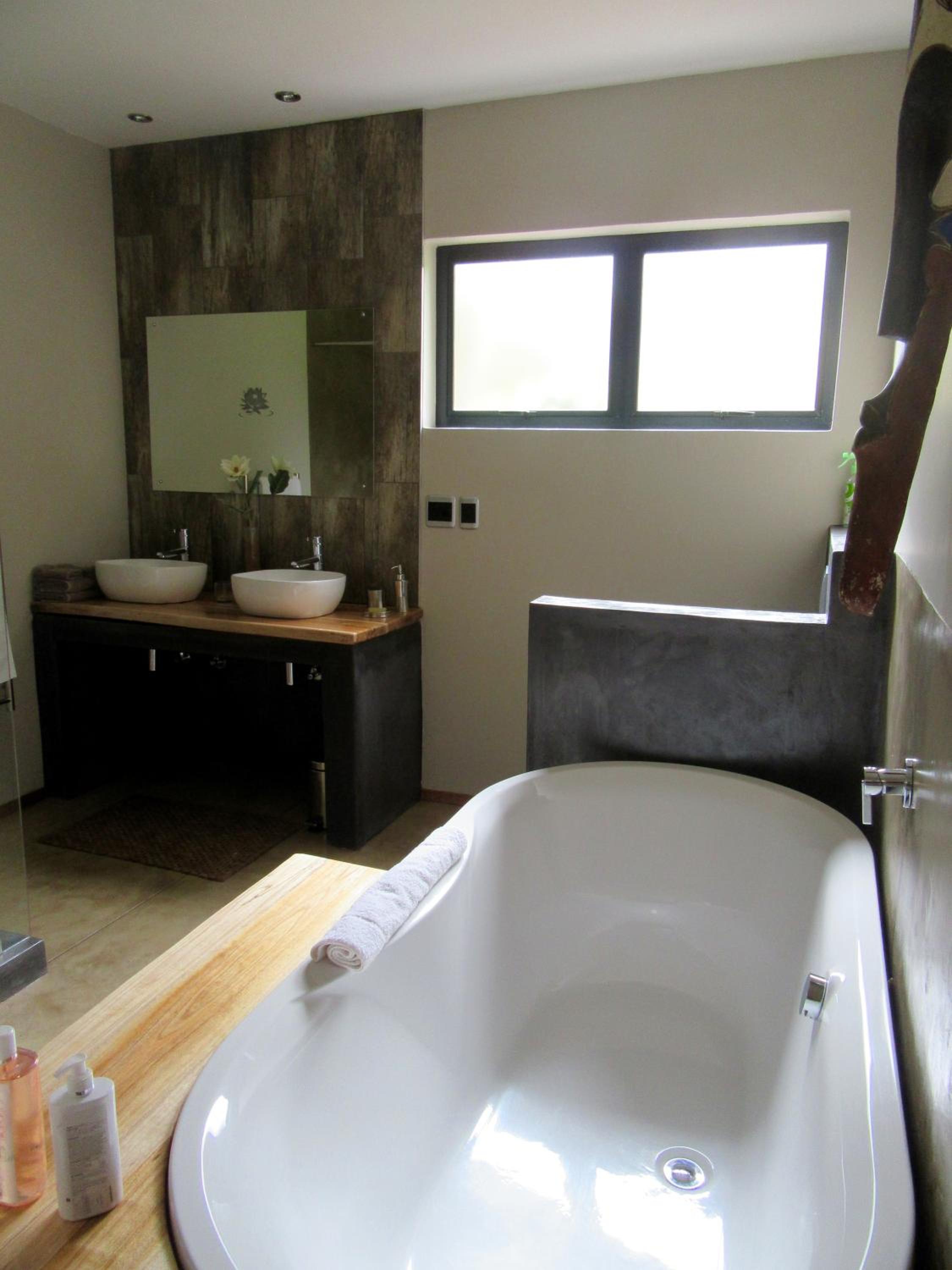Suite with Lake View photo 2