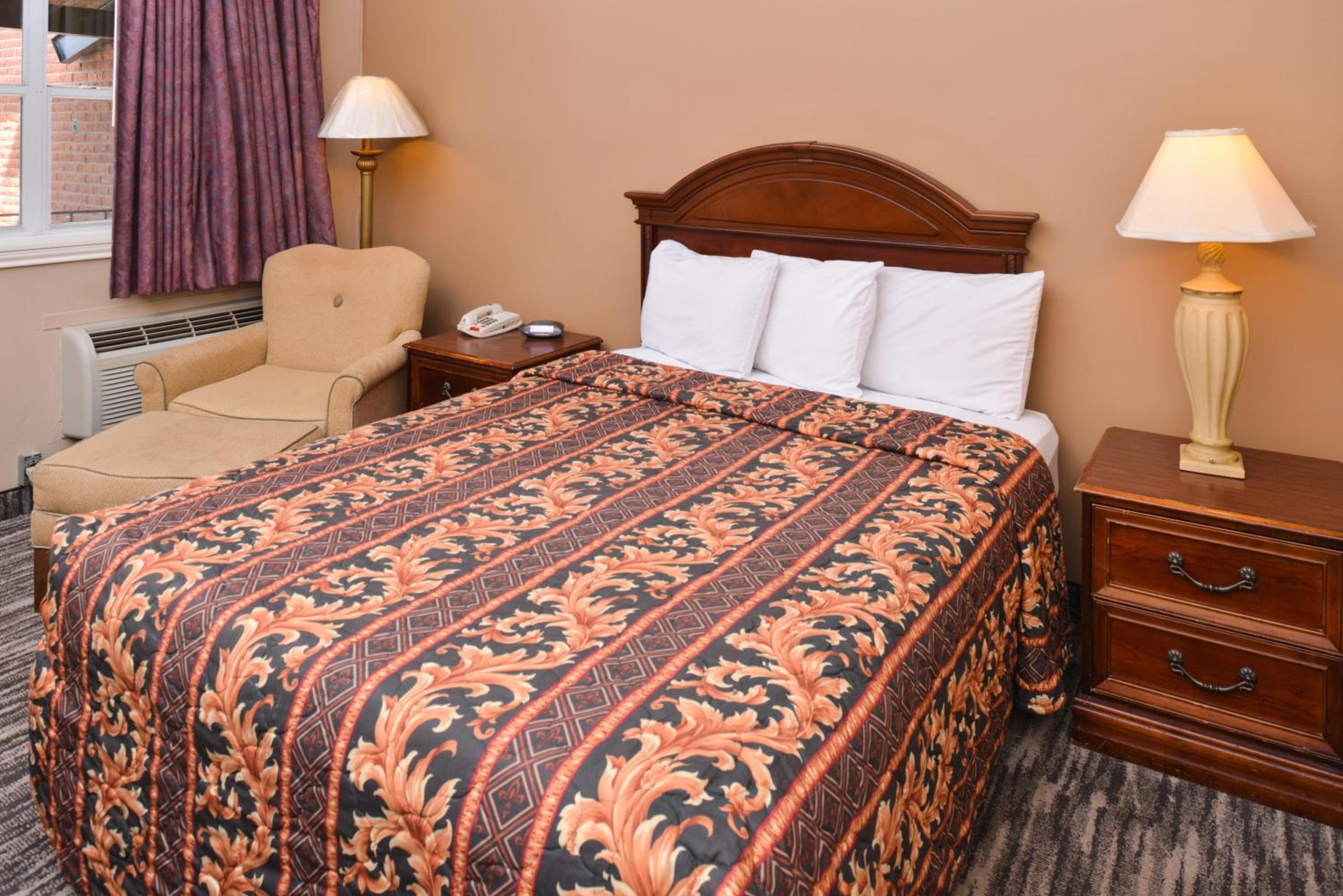 Queen Room photo 1