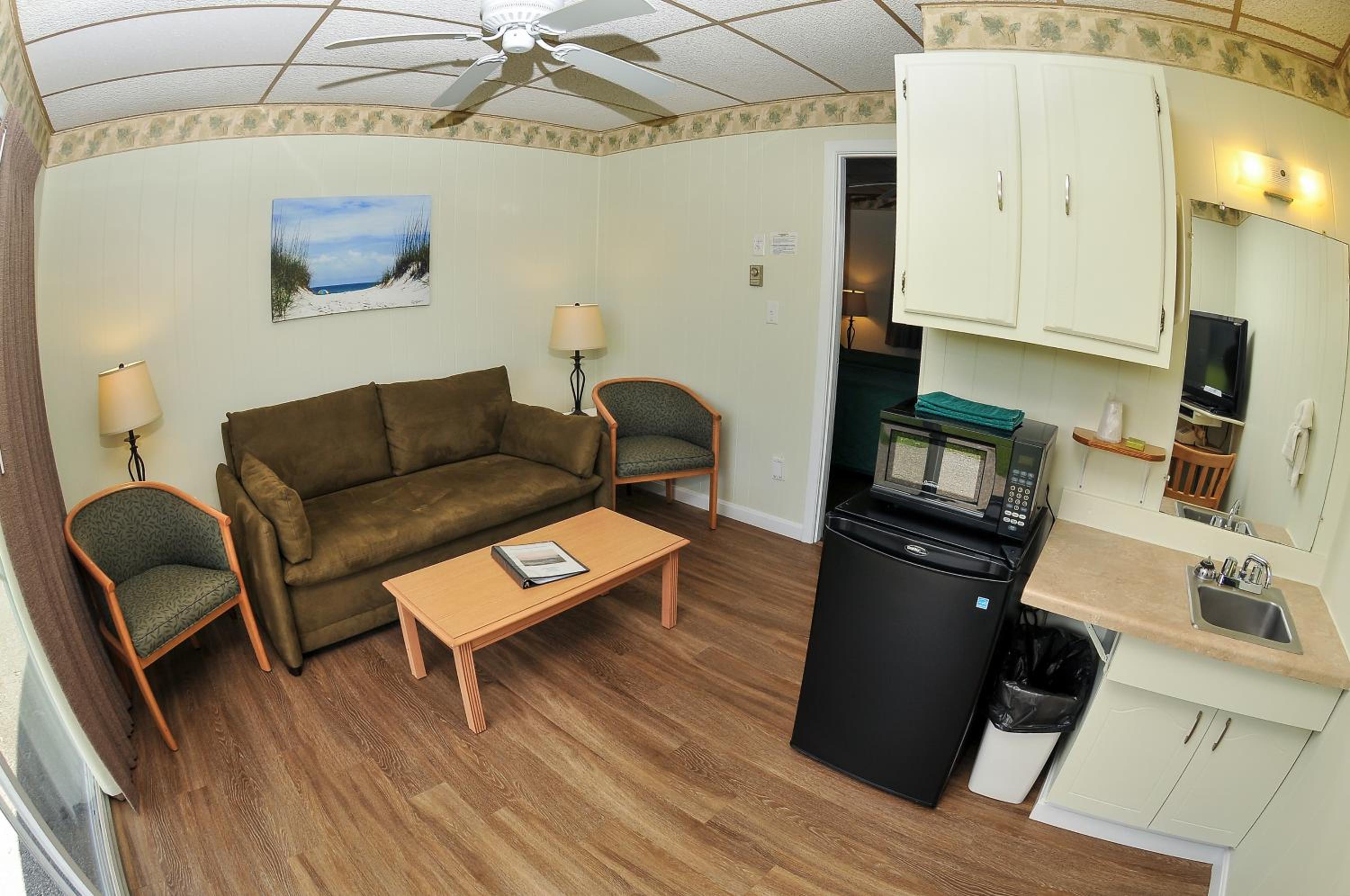 No View Corner-Section Suite, King bed, First Floor  photo 3