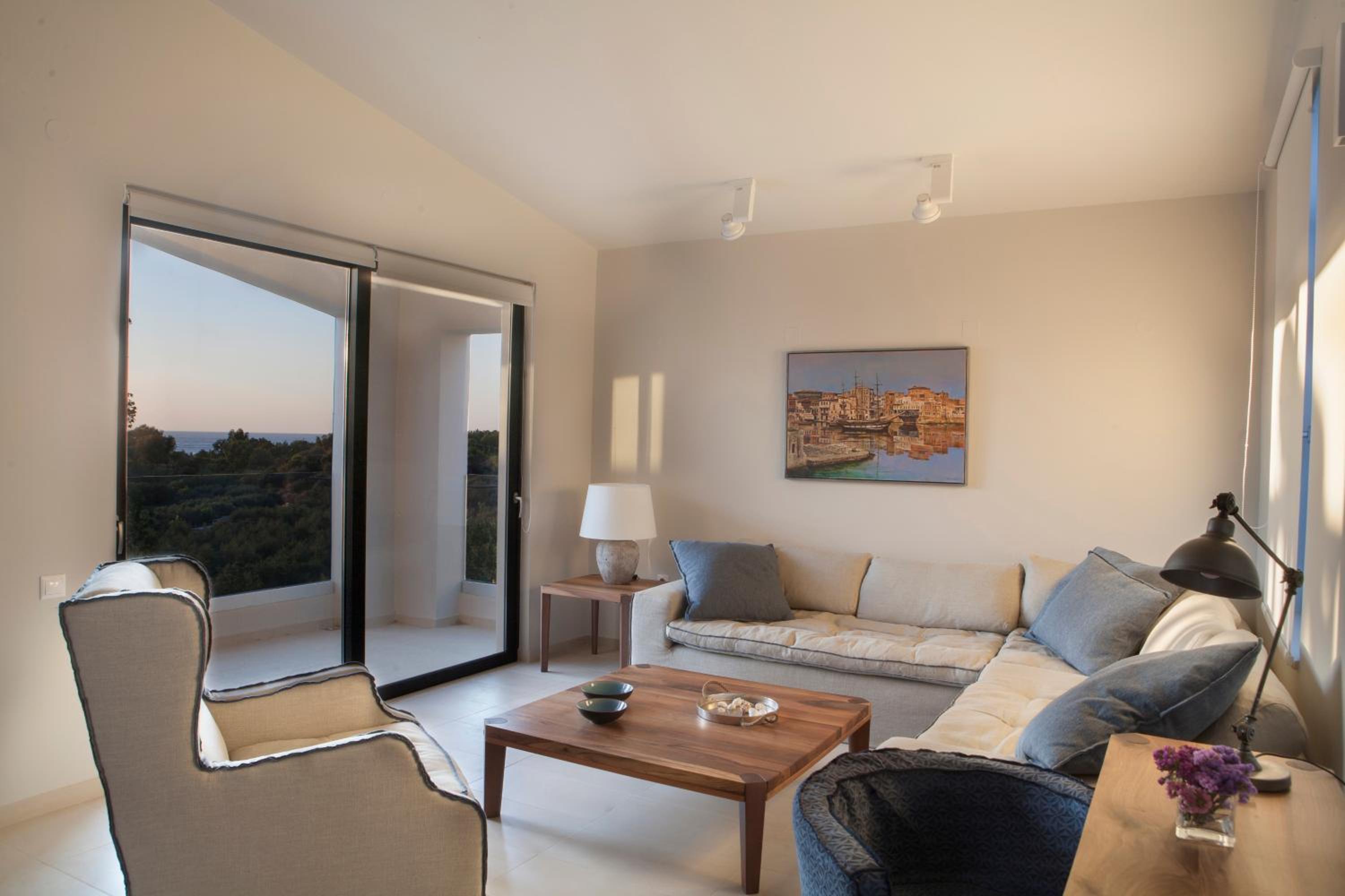 Three-Bedroom Apartment - Split Level with Sea View photo 1