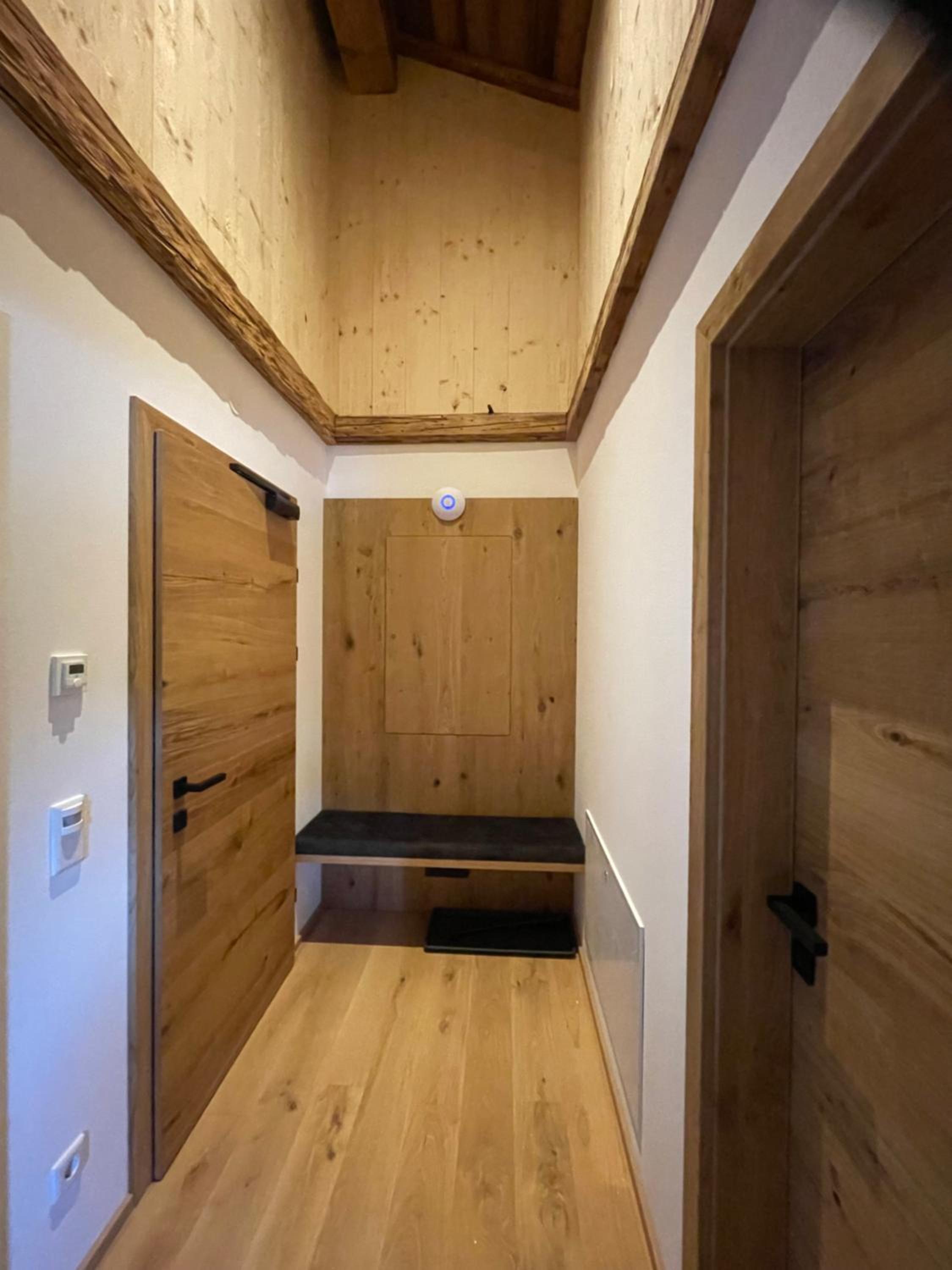 One-Bedroom Apartment with Balcony and Mountain View photo 3
