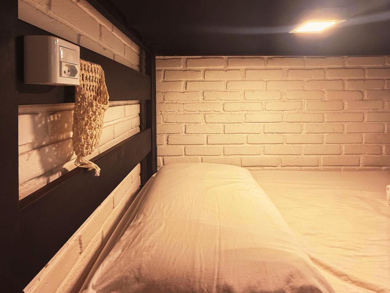 Bed in 6-Bed Mixed Dormitory Room photo 1