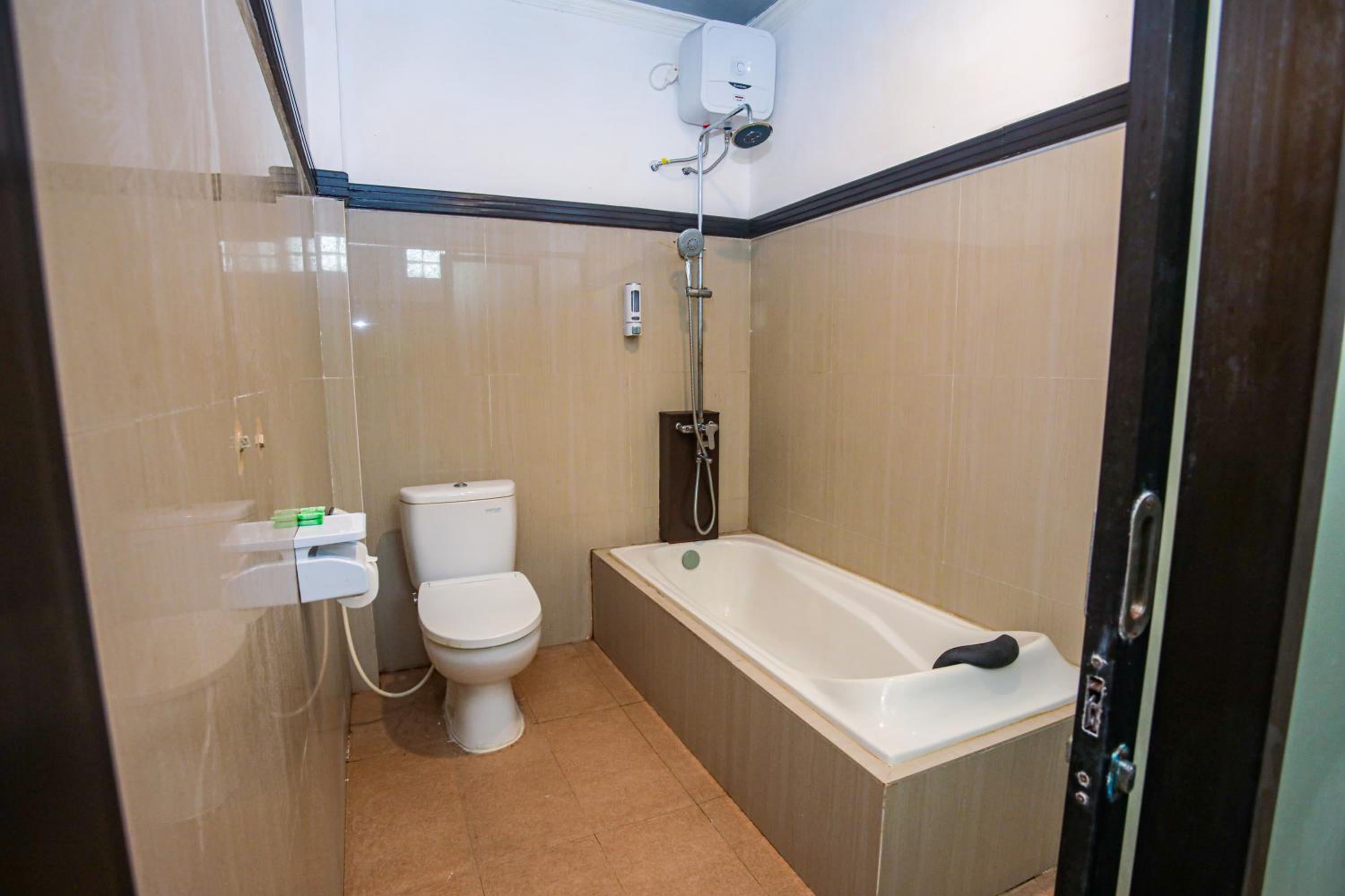 Twin Room with Bathroom