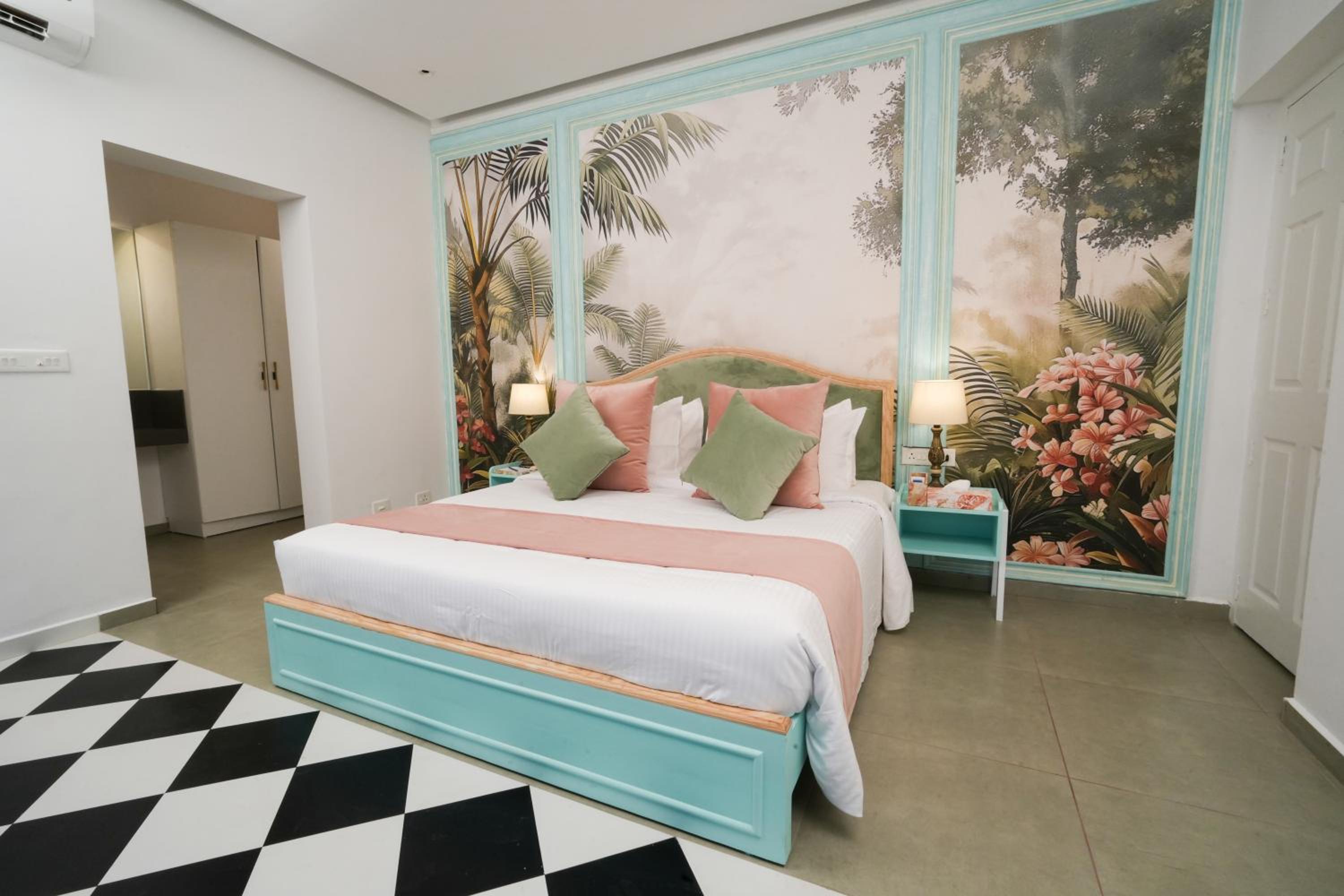Junior Suite with Garden View