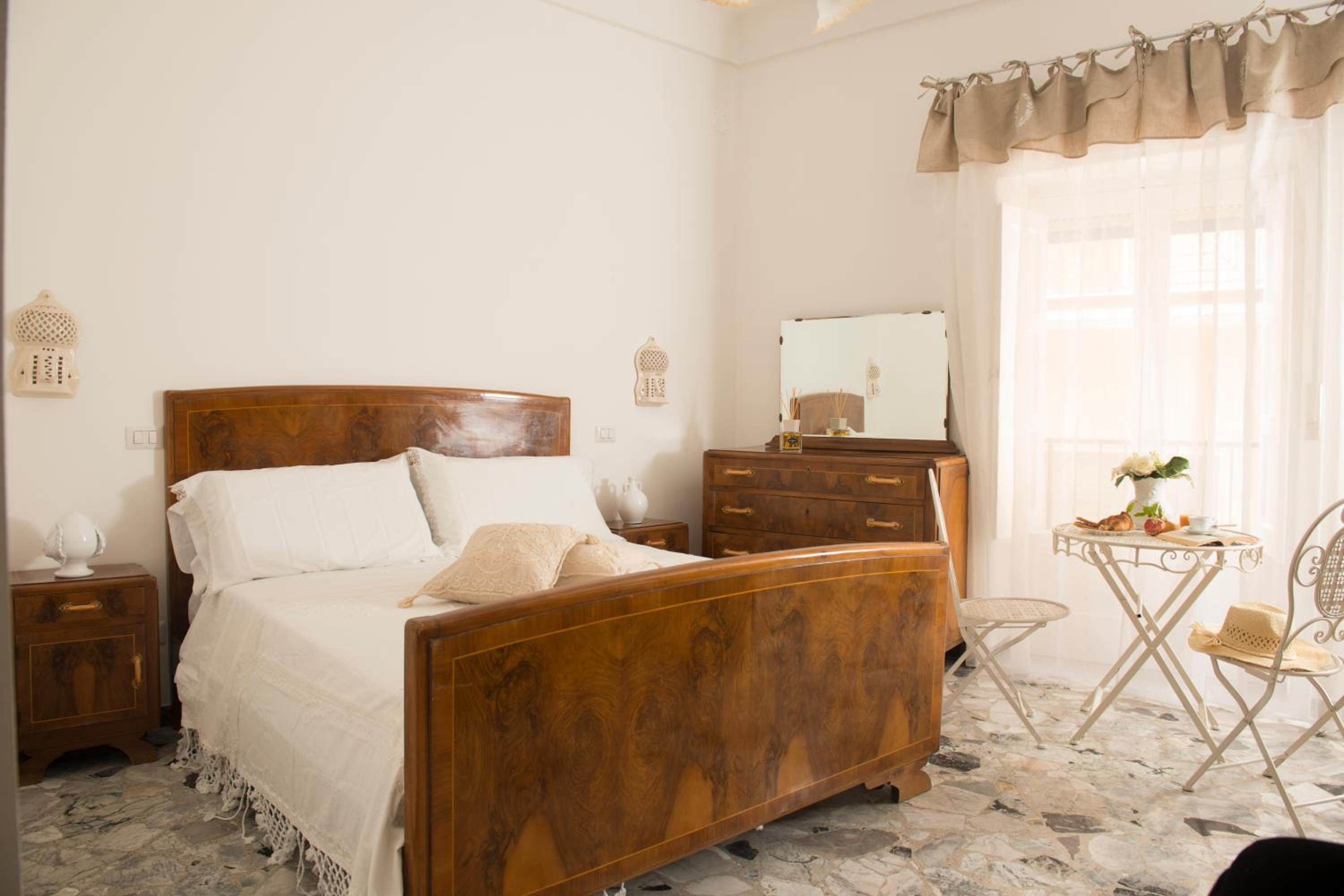 Large Double Room photo 1