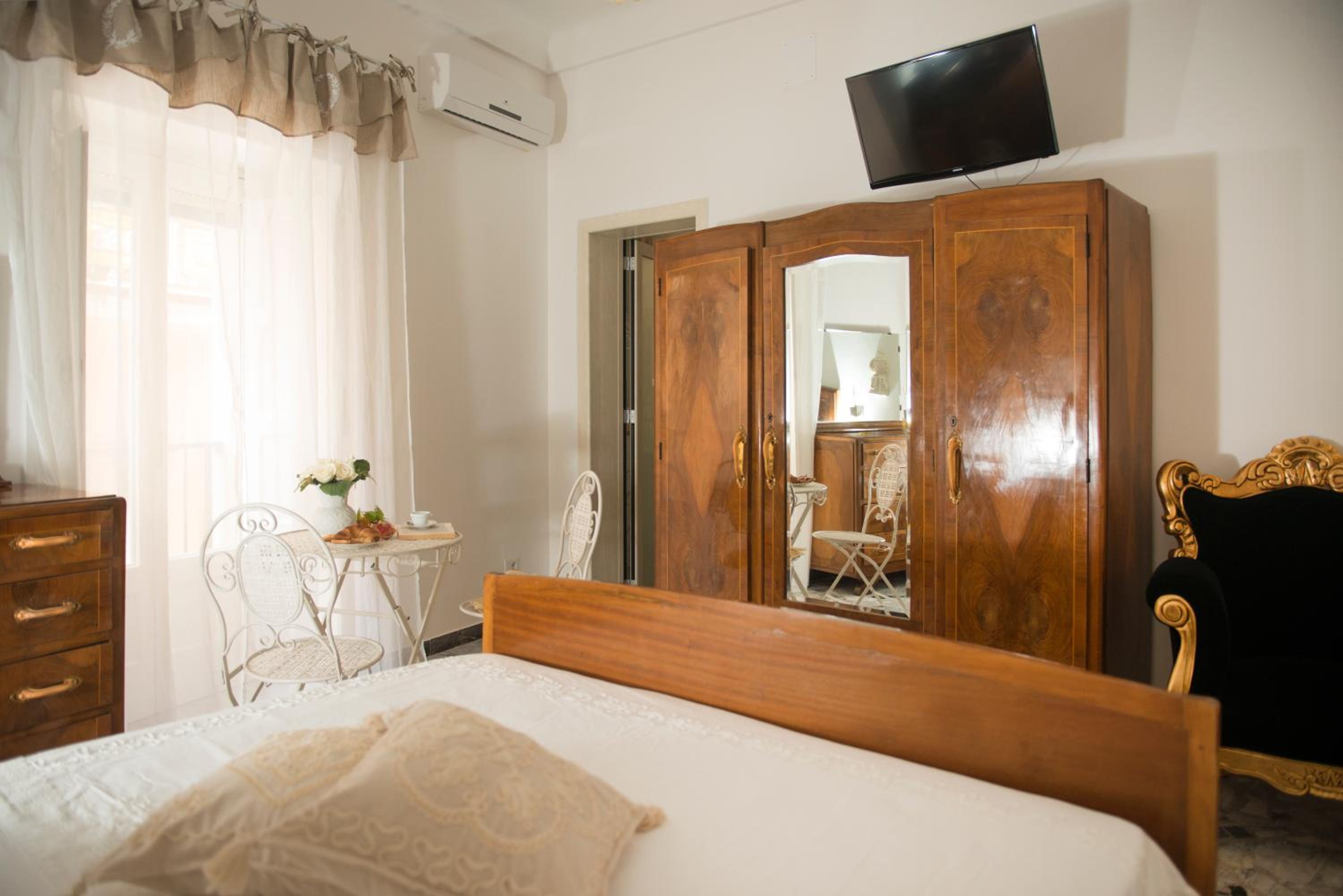 Large Double Room photo 2