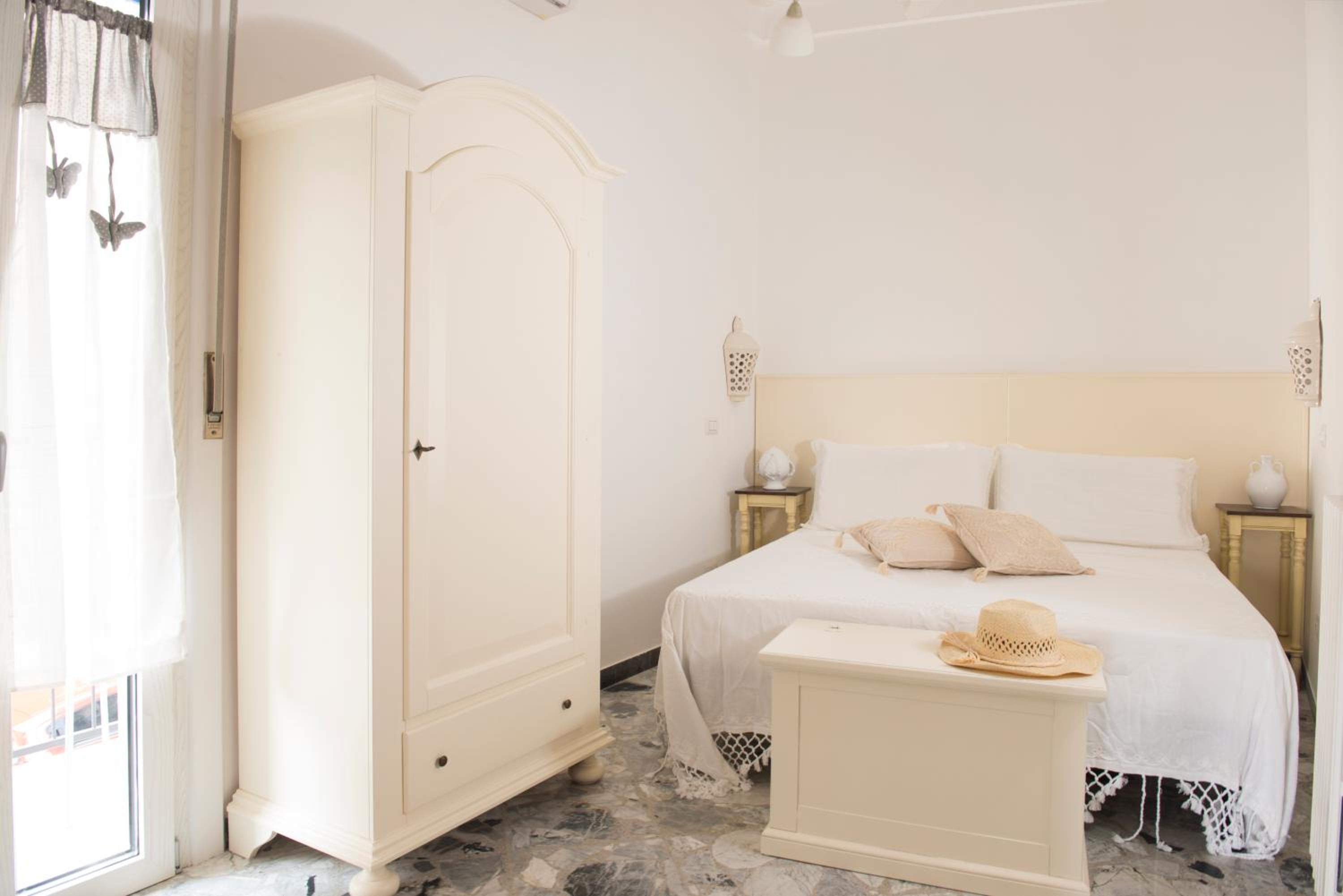 Small Double or Twin Room photo 1