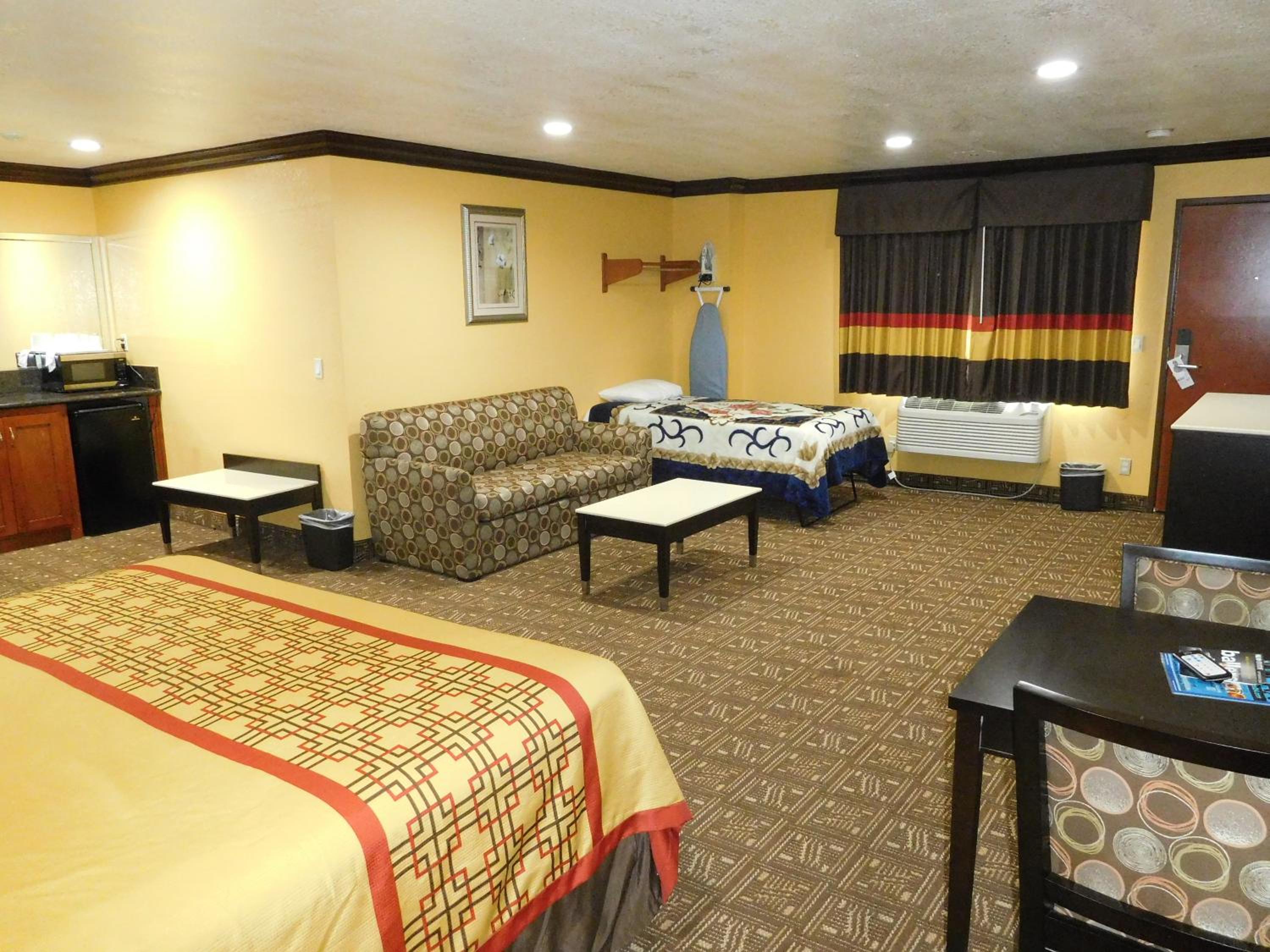 King Suite with Sofa Bed photo 2