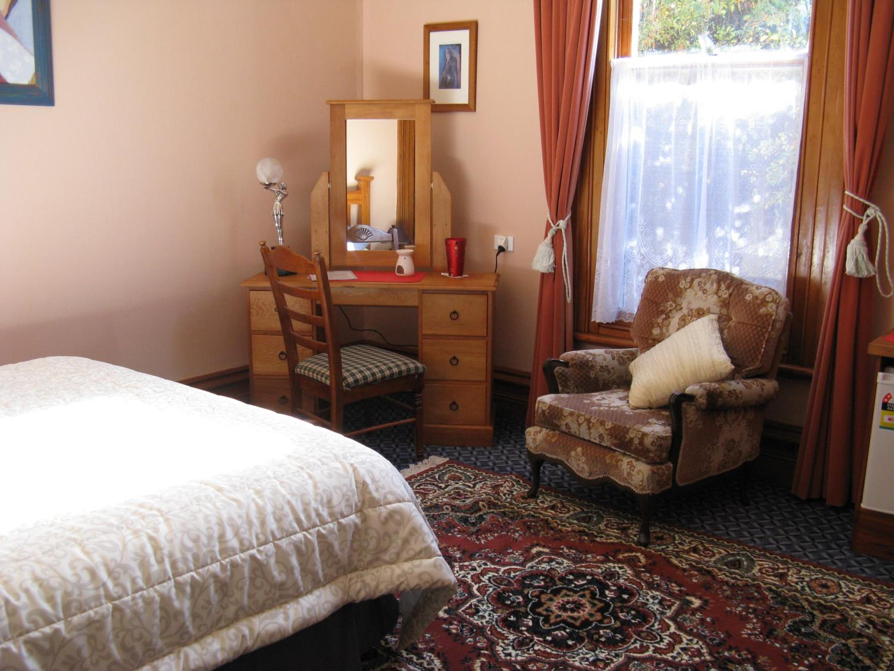 Queen Room photo 3