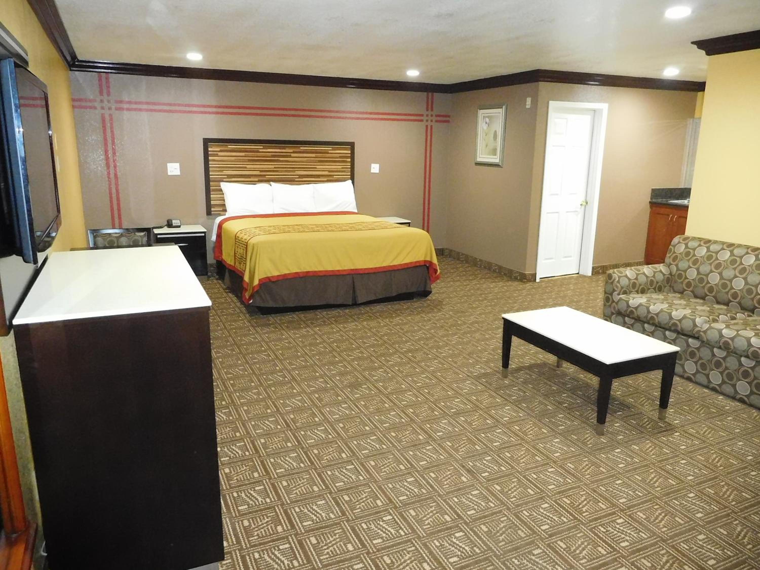 King Suite with Sofa Bed photo 3