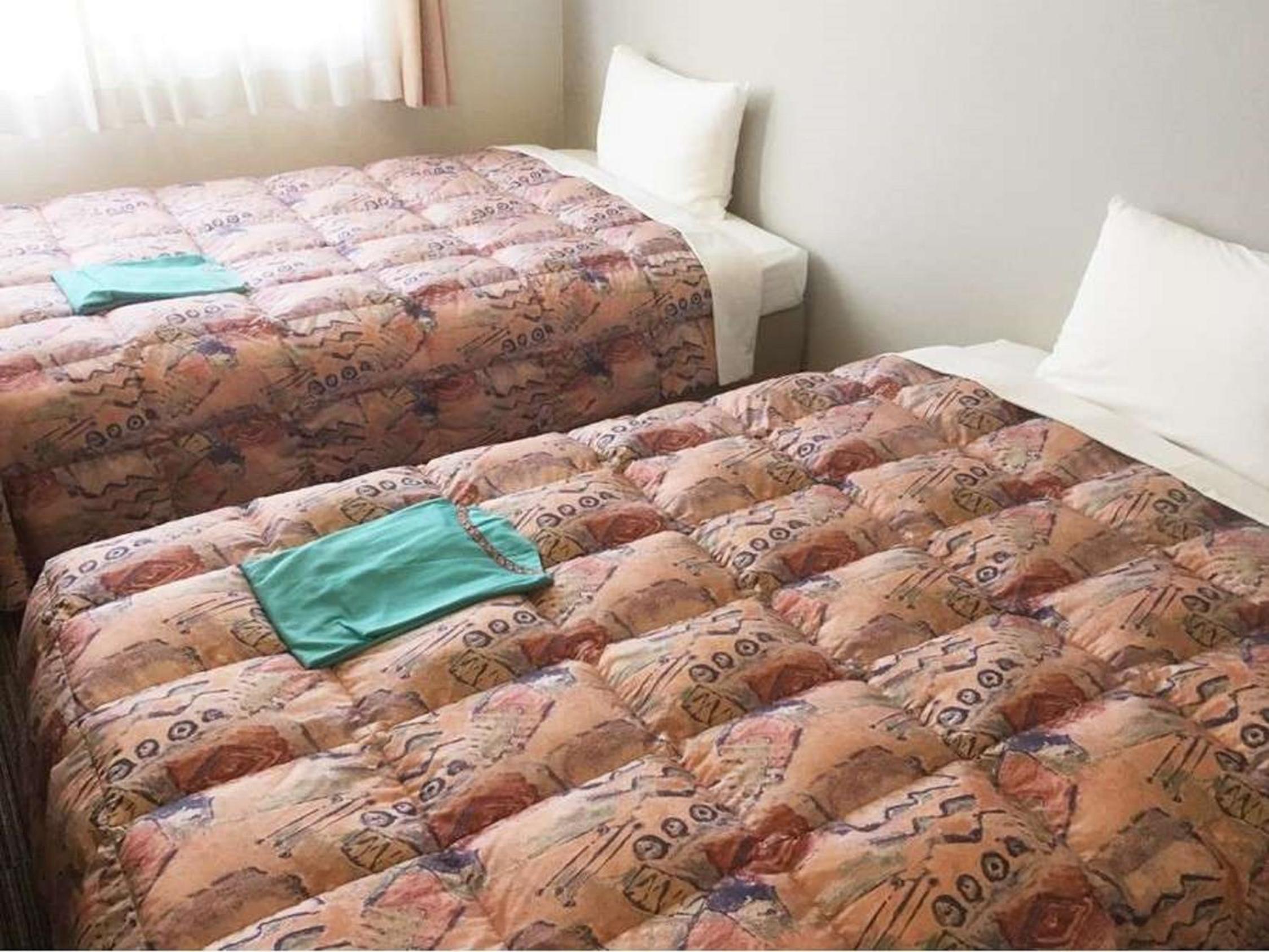 Twin Room - Non-Smoking photo 1